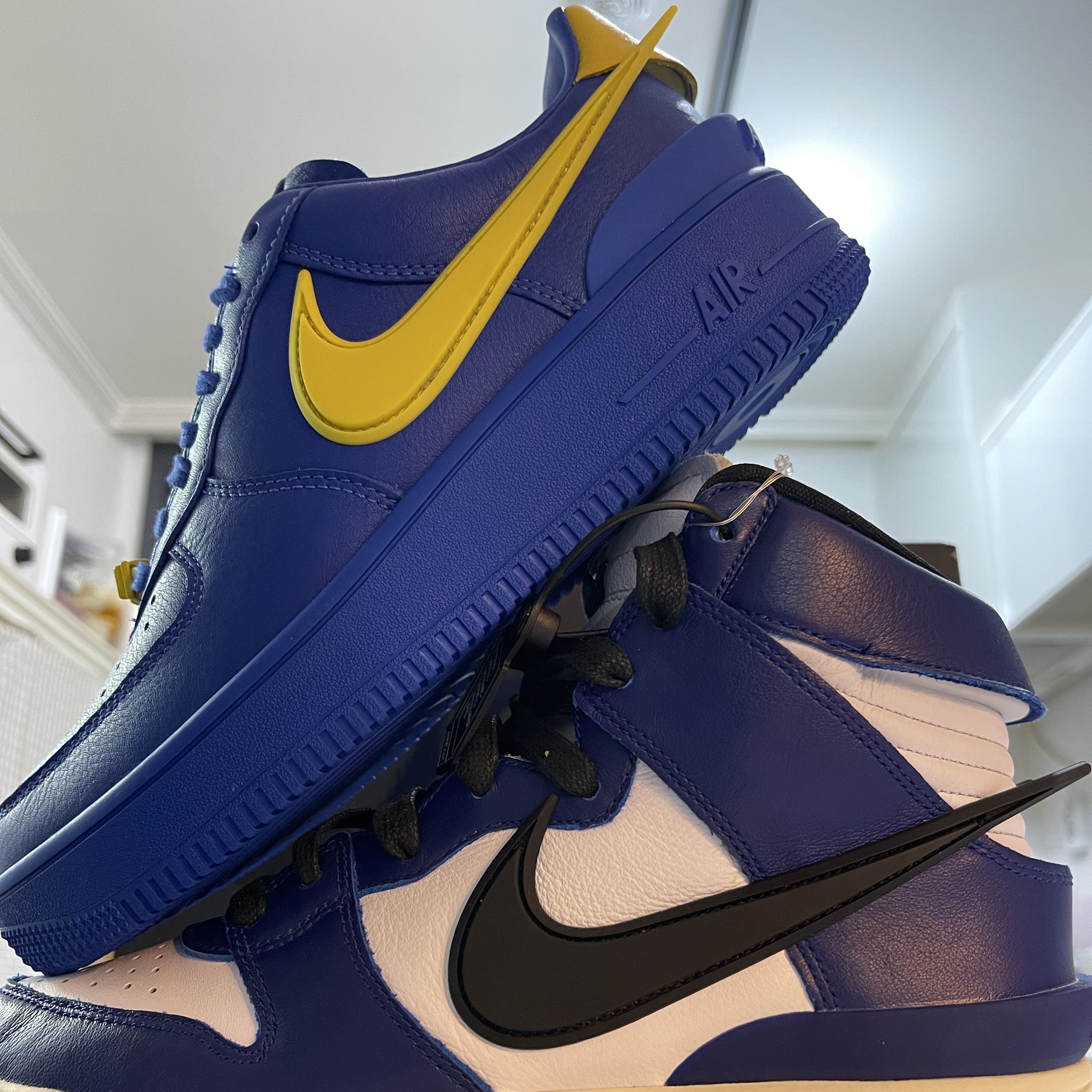 Nike x Ambush Air Force 1 Low SP Game Royal and Vivid Sulfur, Nike x Ambush Dunk High Deep Royal Blue 착용 스타일