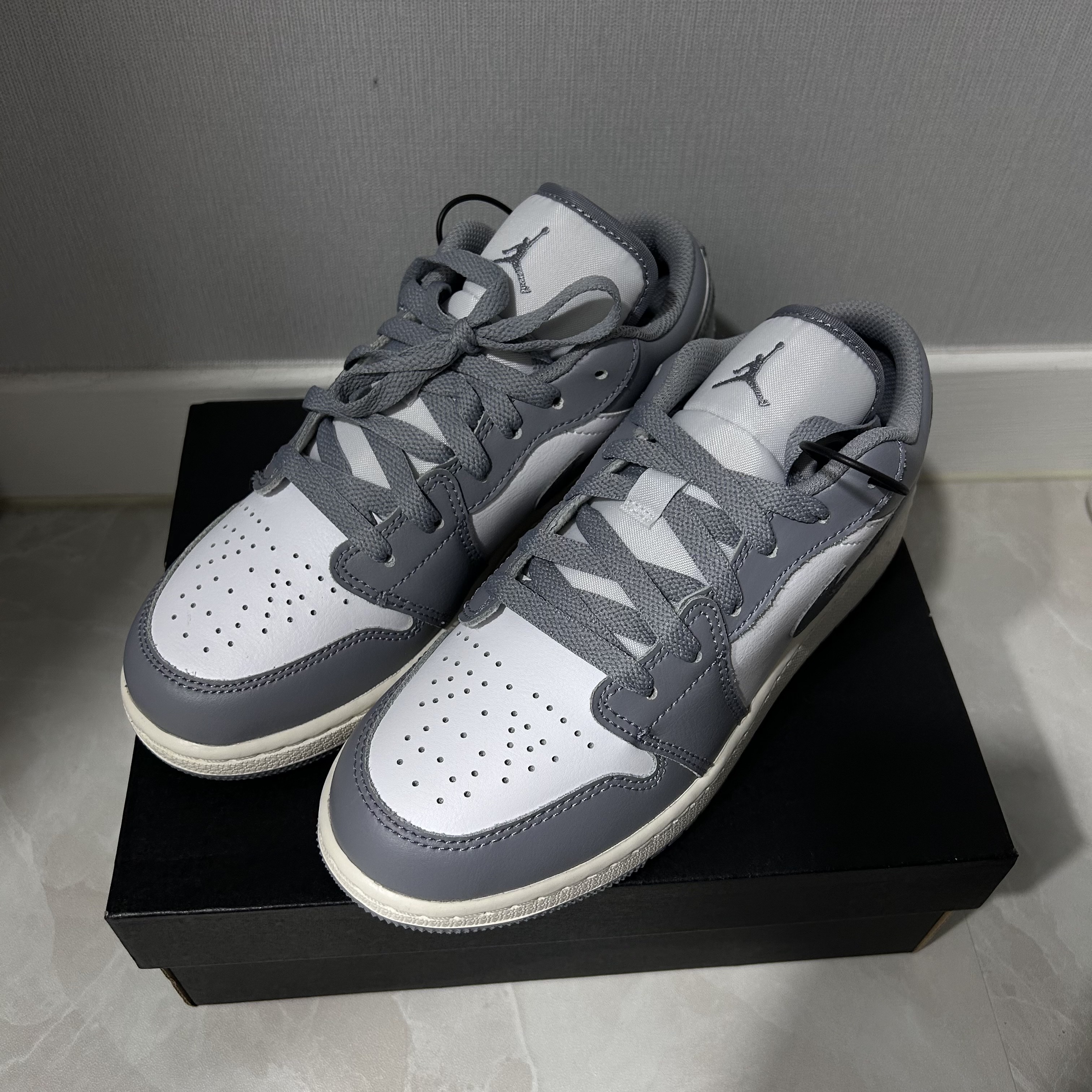 (GS) Jordan 1 Low Stealth and White 착용 스타일