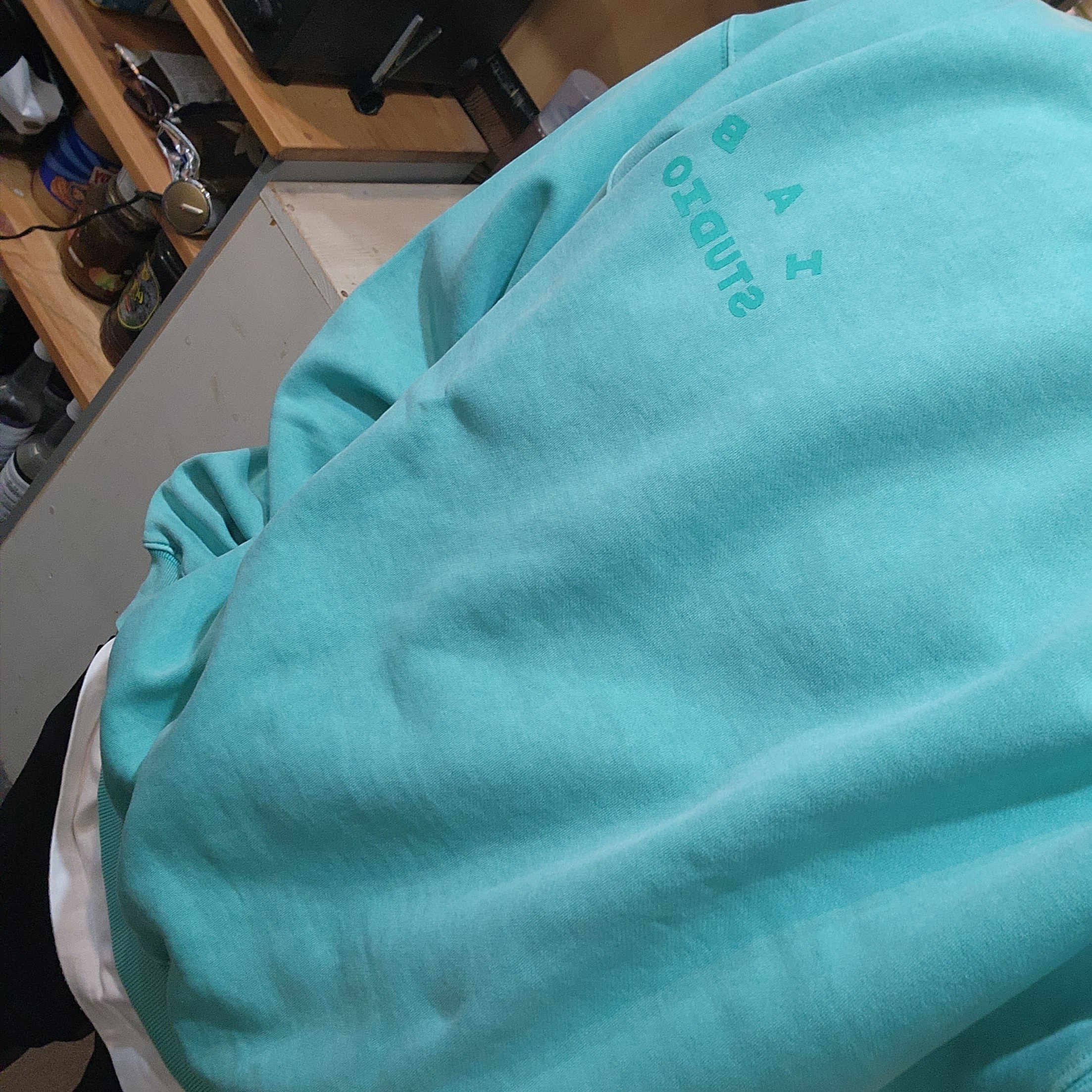IAB Studio Pigment Sweatshirt & Mini Bag Jade 착용 스타일