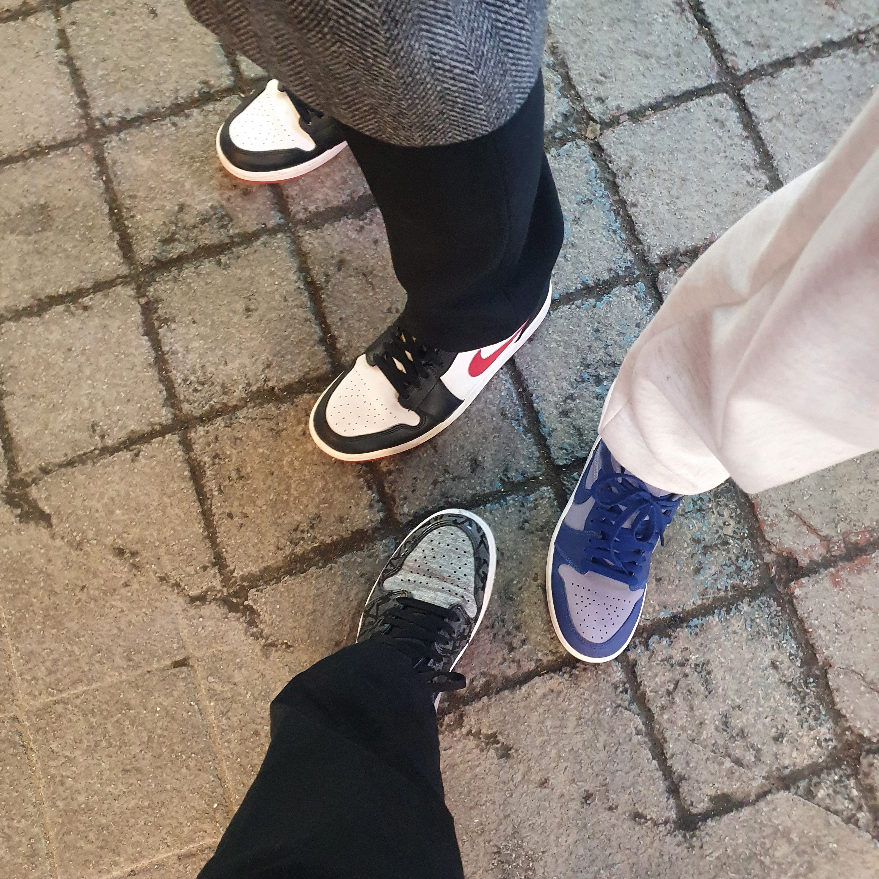 Jordan 1 Retro High OG Rebellionaire, (W) Jordan 1 Mid SE Iron Purple 착용 스타일