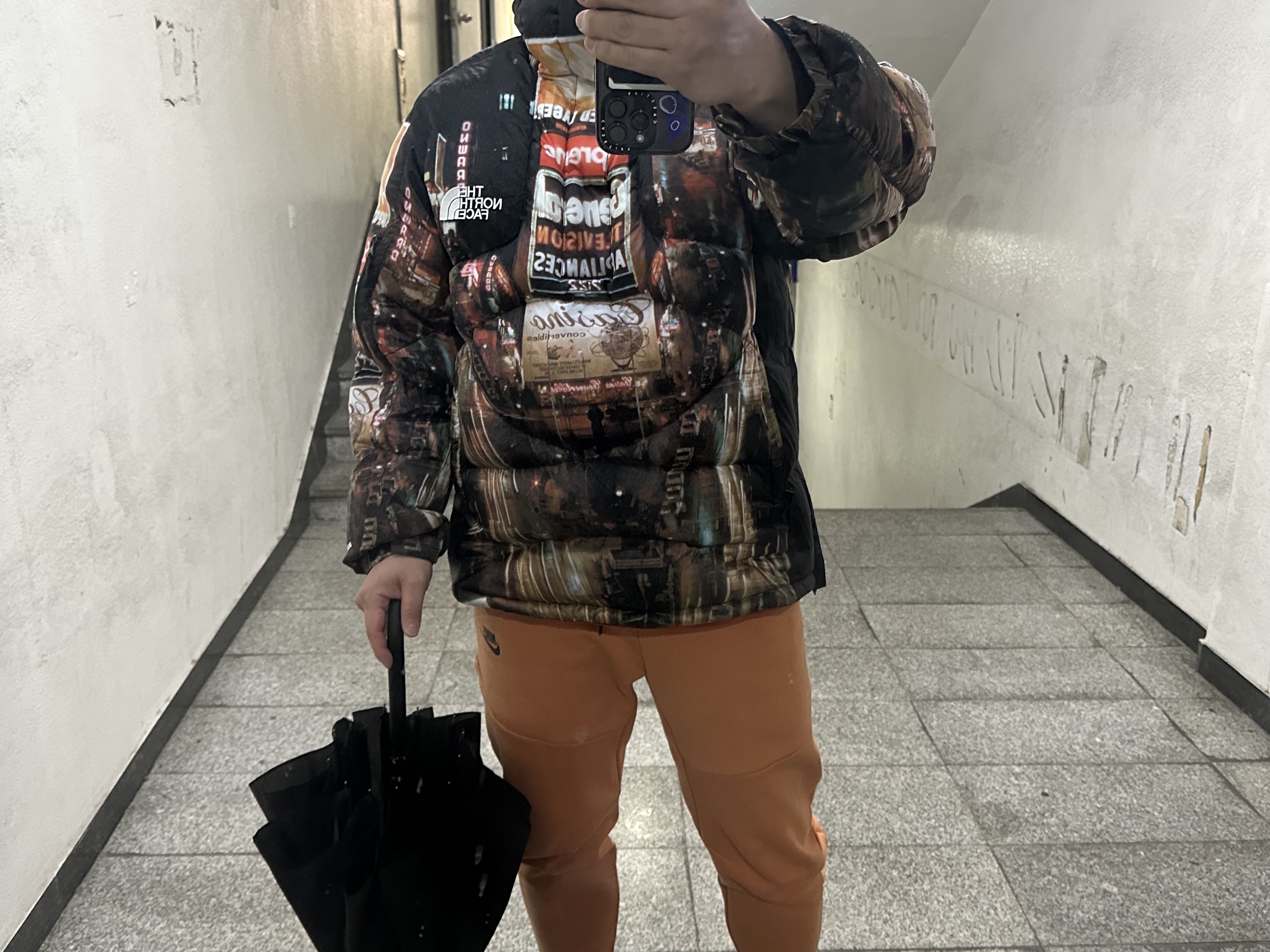 Supreme x The North Face 800-Fill Half Zip Hooded Pullover Times Square - 22FW 착용 스타일