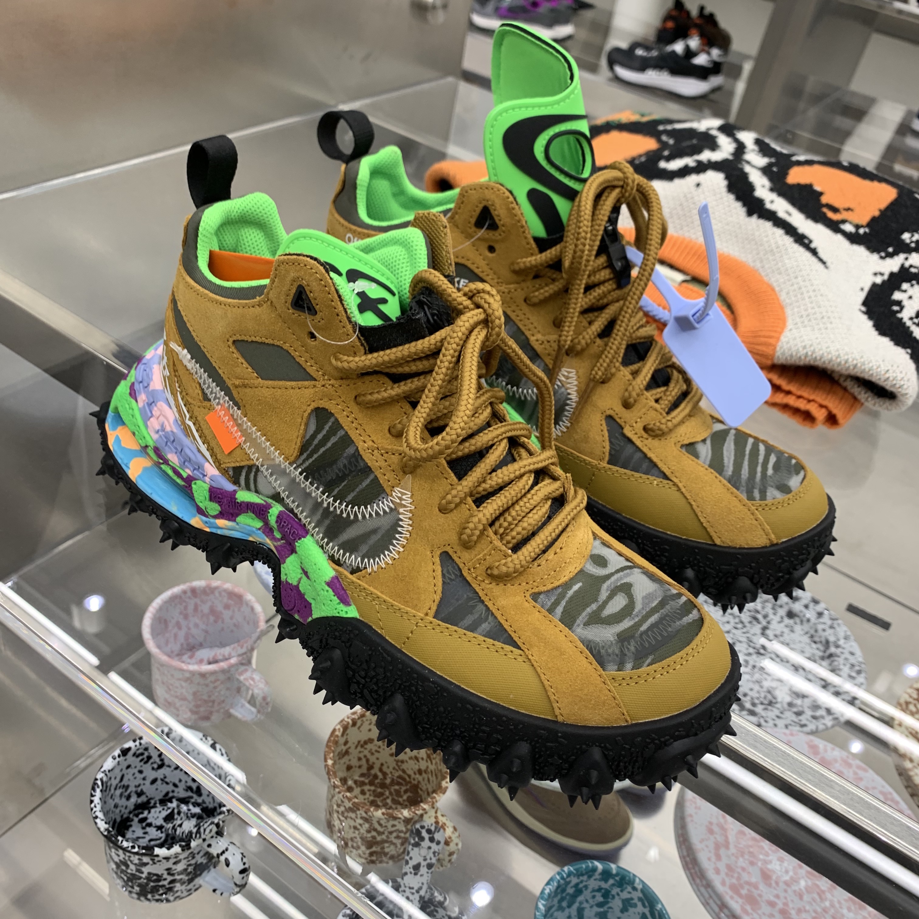 Nike x Off-White Terra Forma Summit White and Psychic Purple, Nike x Off-White Terra Forma Wheat and Green Strike 착용 스타일 - 4