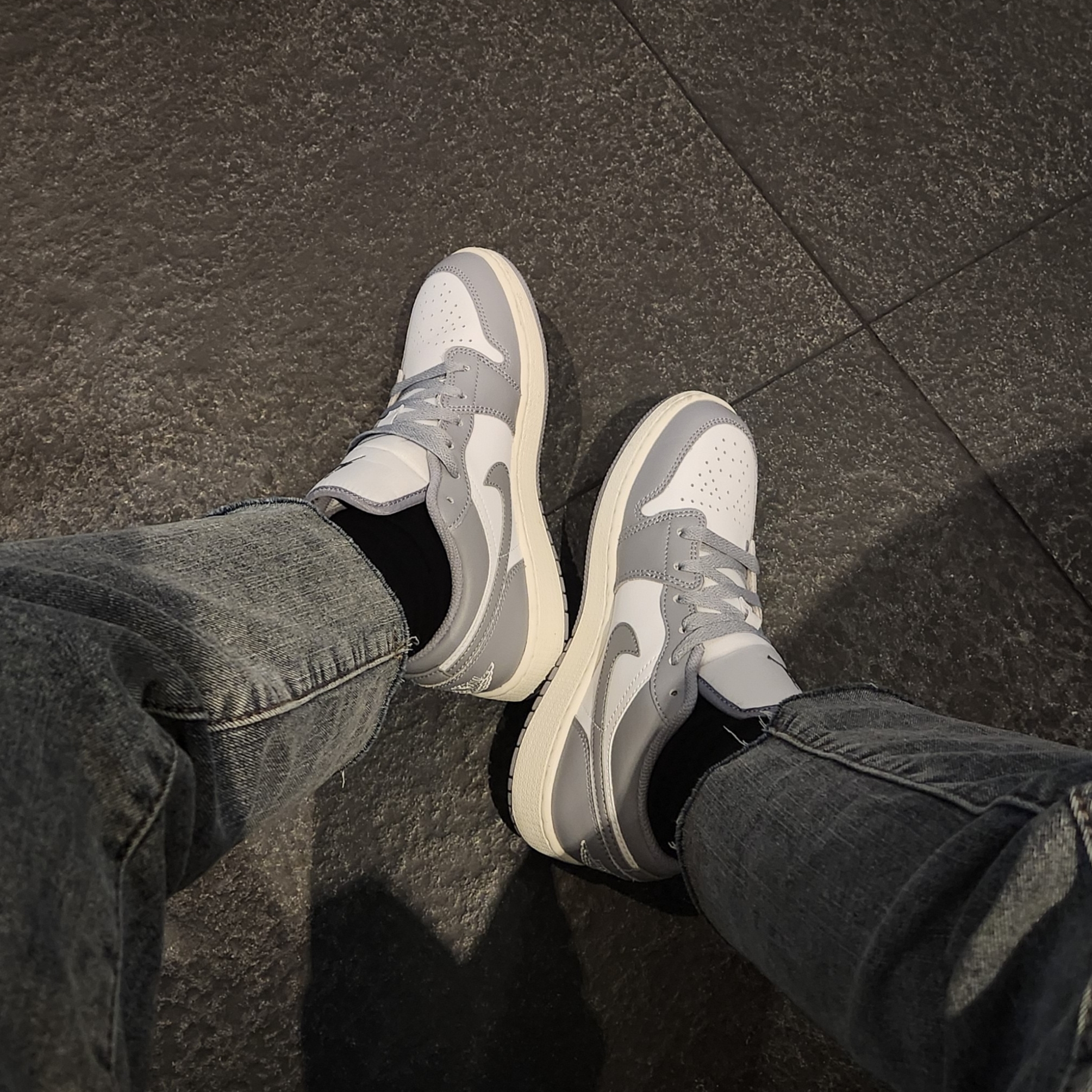 (GS) Jordan 1 Low Stealth and White 착용 스타일