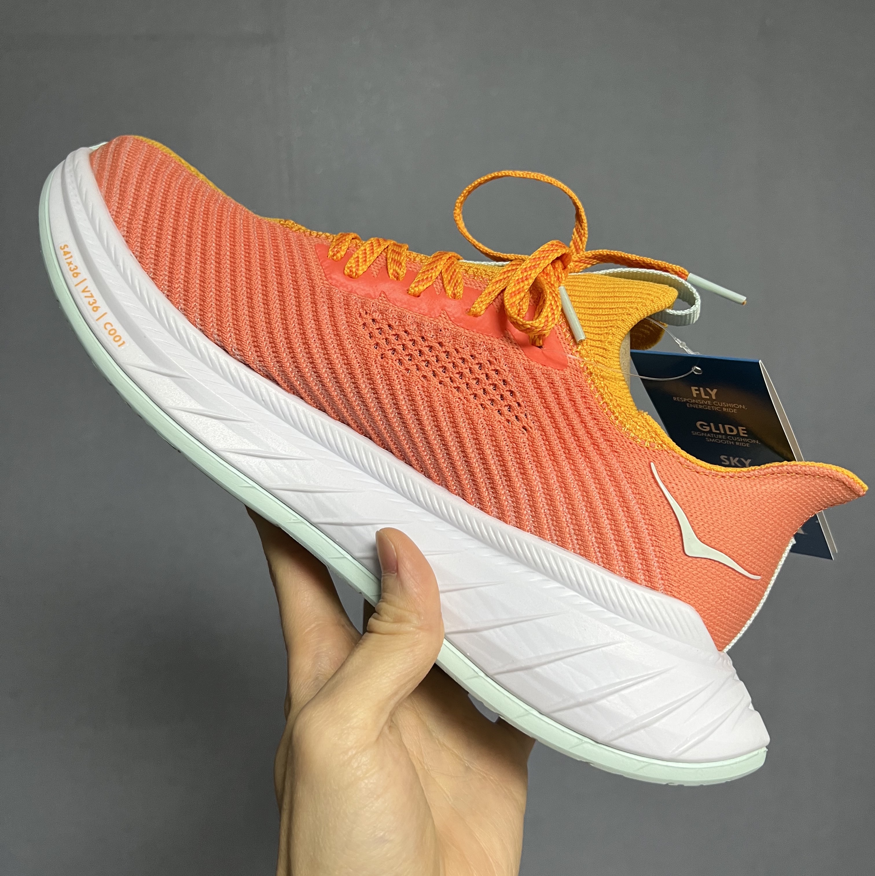 Hoka Carbon X 3 Radiant Yellow 착용 스타일 - 2
