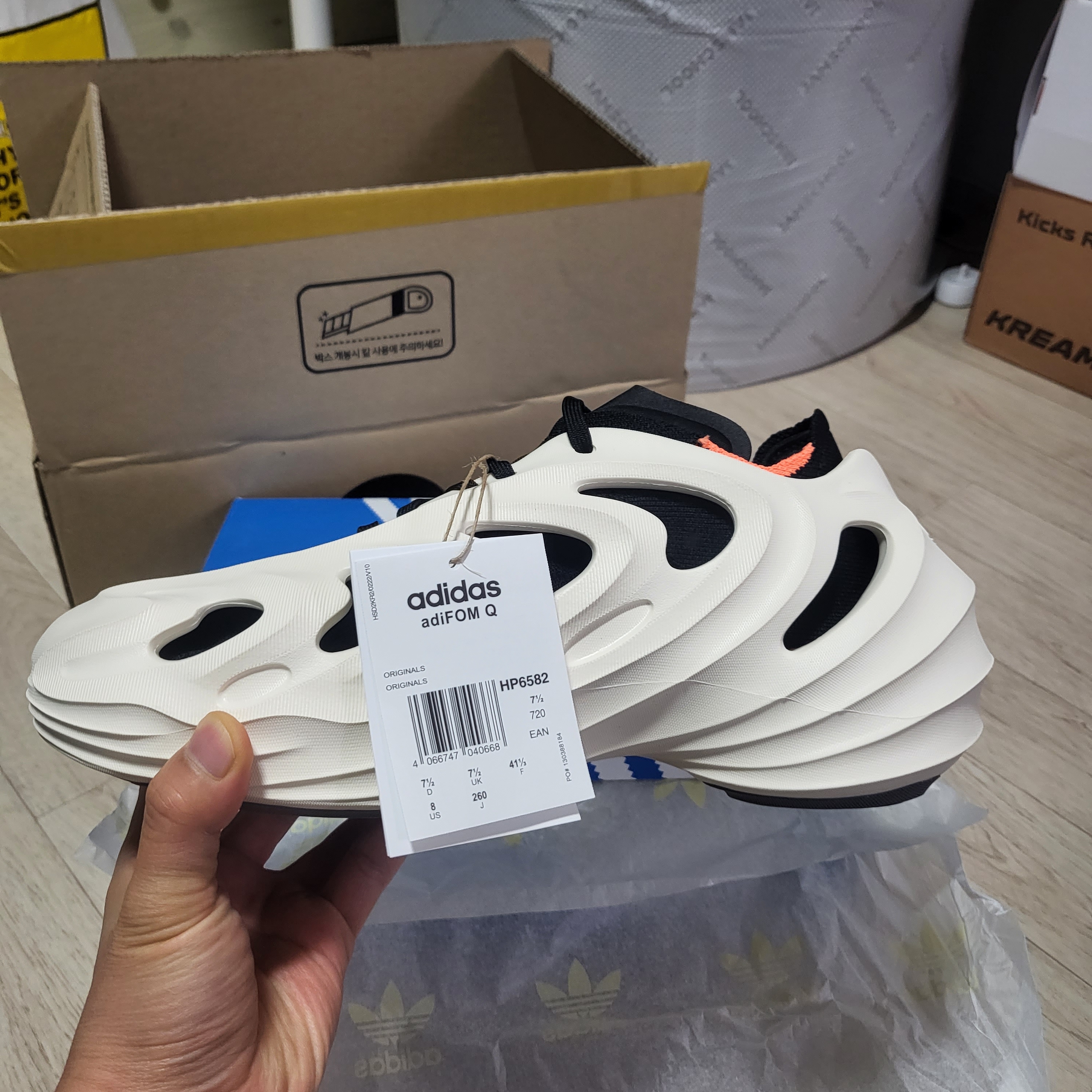 Adidas Adifom Q Wonder White Core Black 착용 스타일 - 2