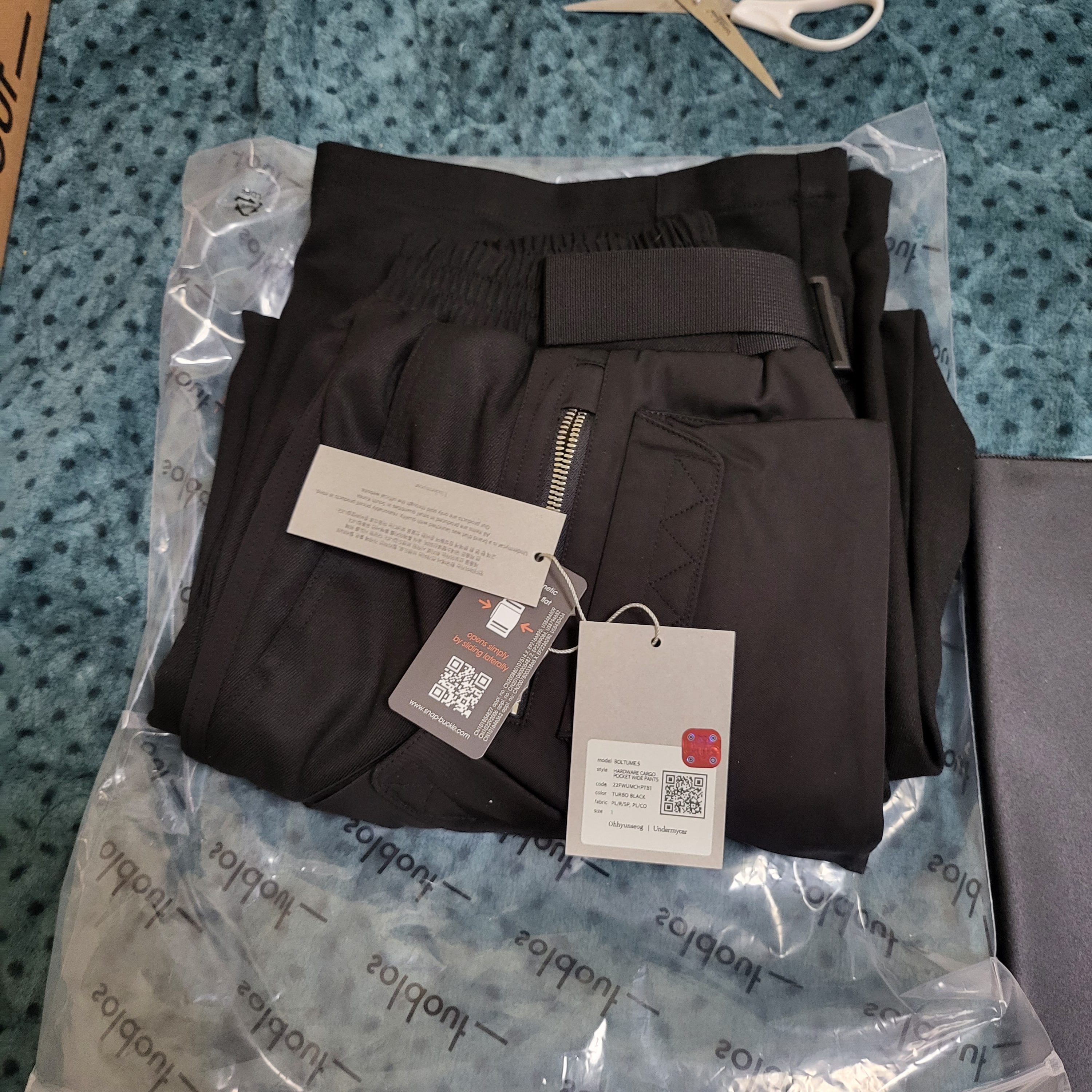 Undermycar x Ohhyunseog Boltume.5 Hardware Cargo Pocket Wide Pants Turbo Black - 22FW 착용 스타일