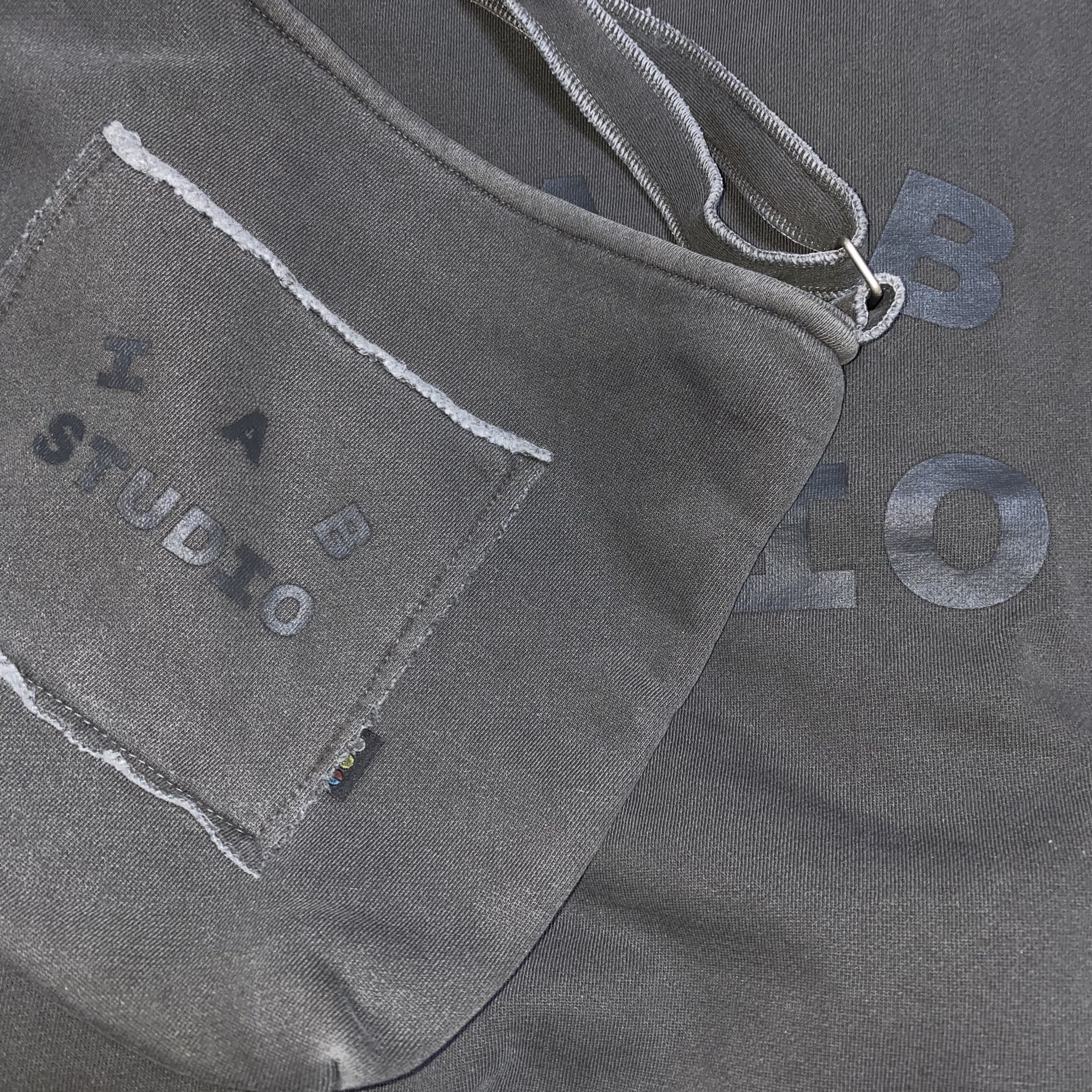 IAB Studio Pigment Sweatshirt & Mini Bag Black 착용 스타일