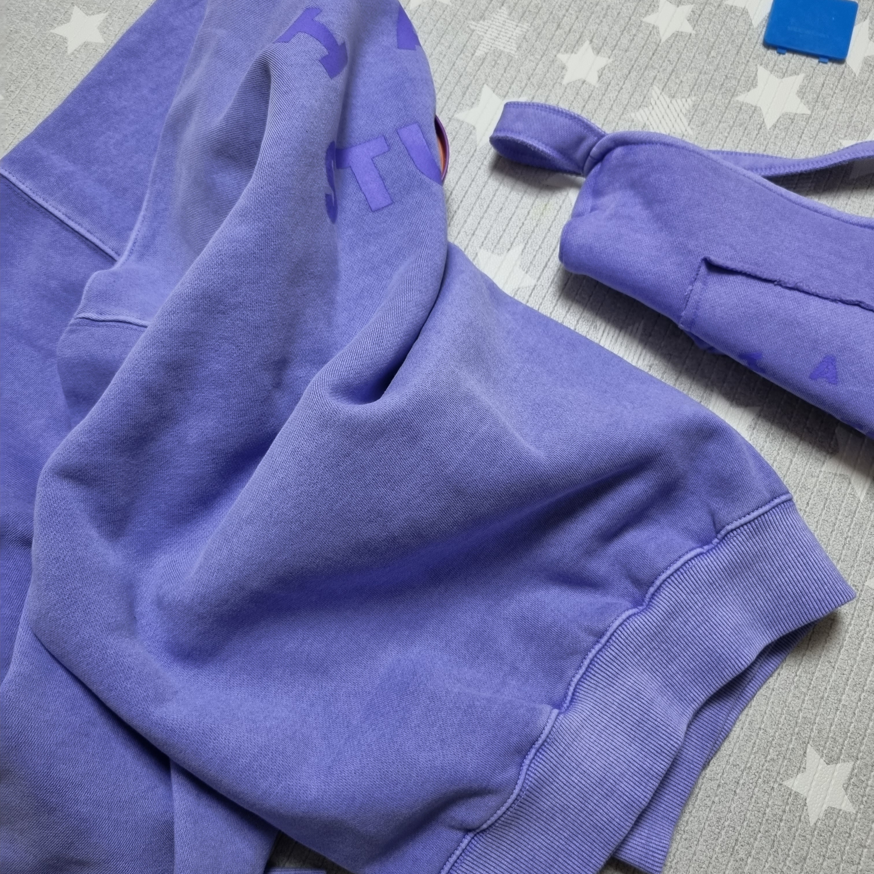 IAB Studio Pigment Sweatshirt & Mini Bag Black 착용 스타일