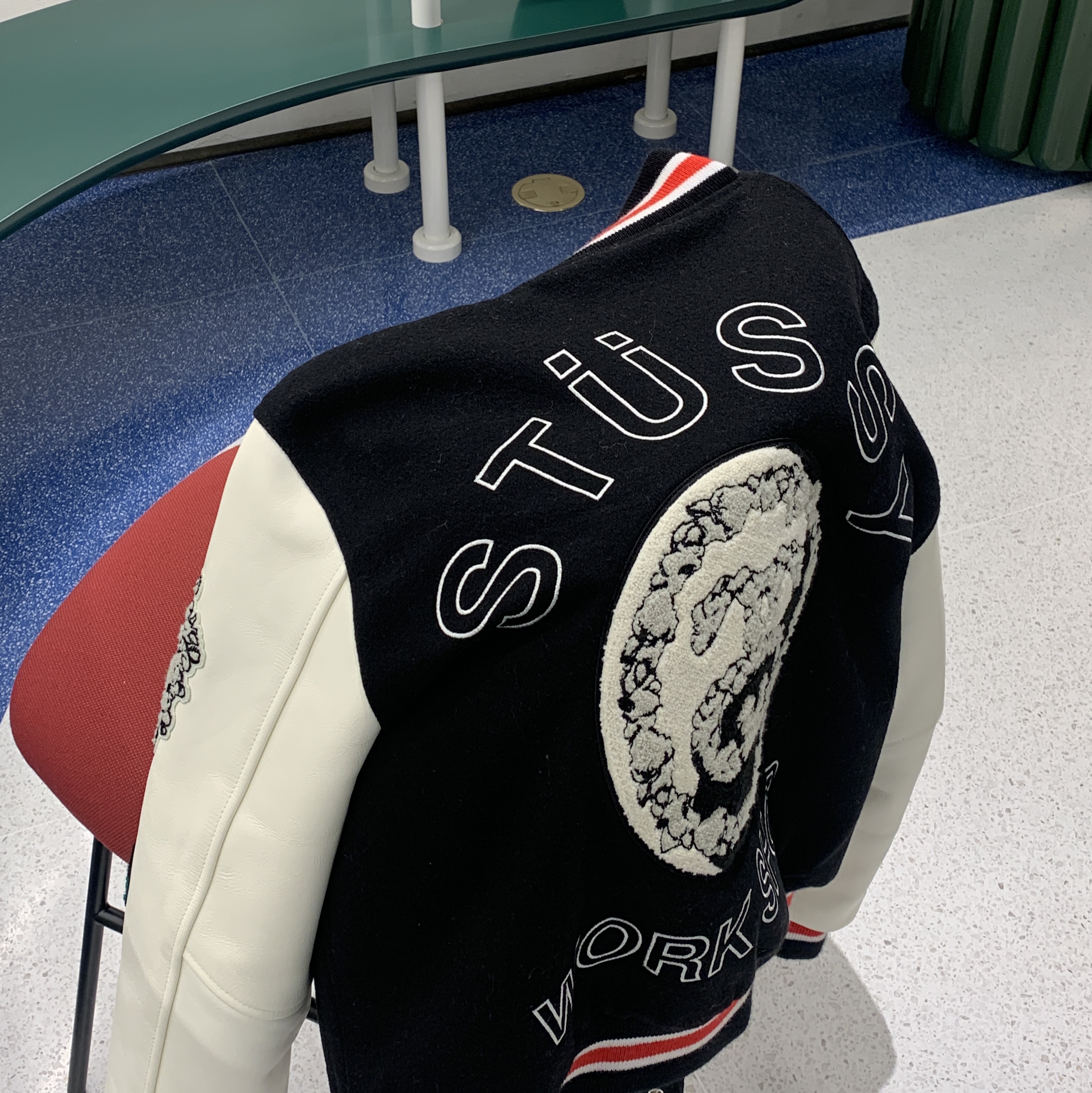 Stussy x Our Legacy x Denim Tears TTL Varsity Jacket Black, Stussy Curly S Sweater Natural 착용 스타일 - 3