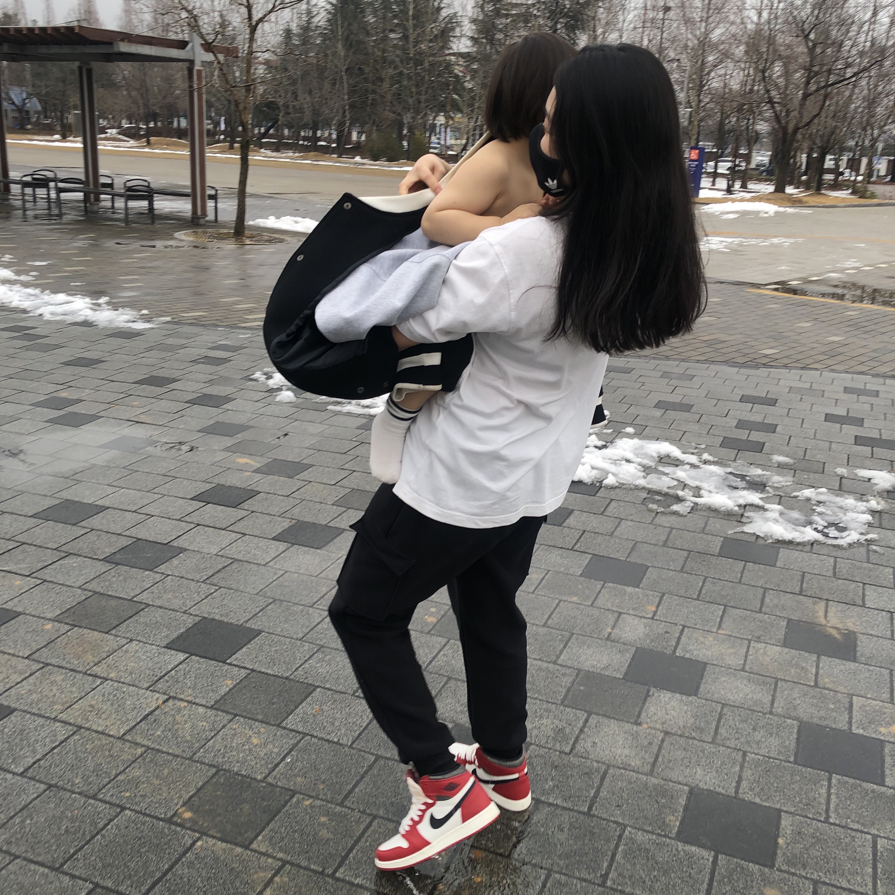 Jordan 1 Retro High OG Chicago 2022, Zara x Ader Error Oversize Sweatshirt Grey 착용 스타일 - 2
