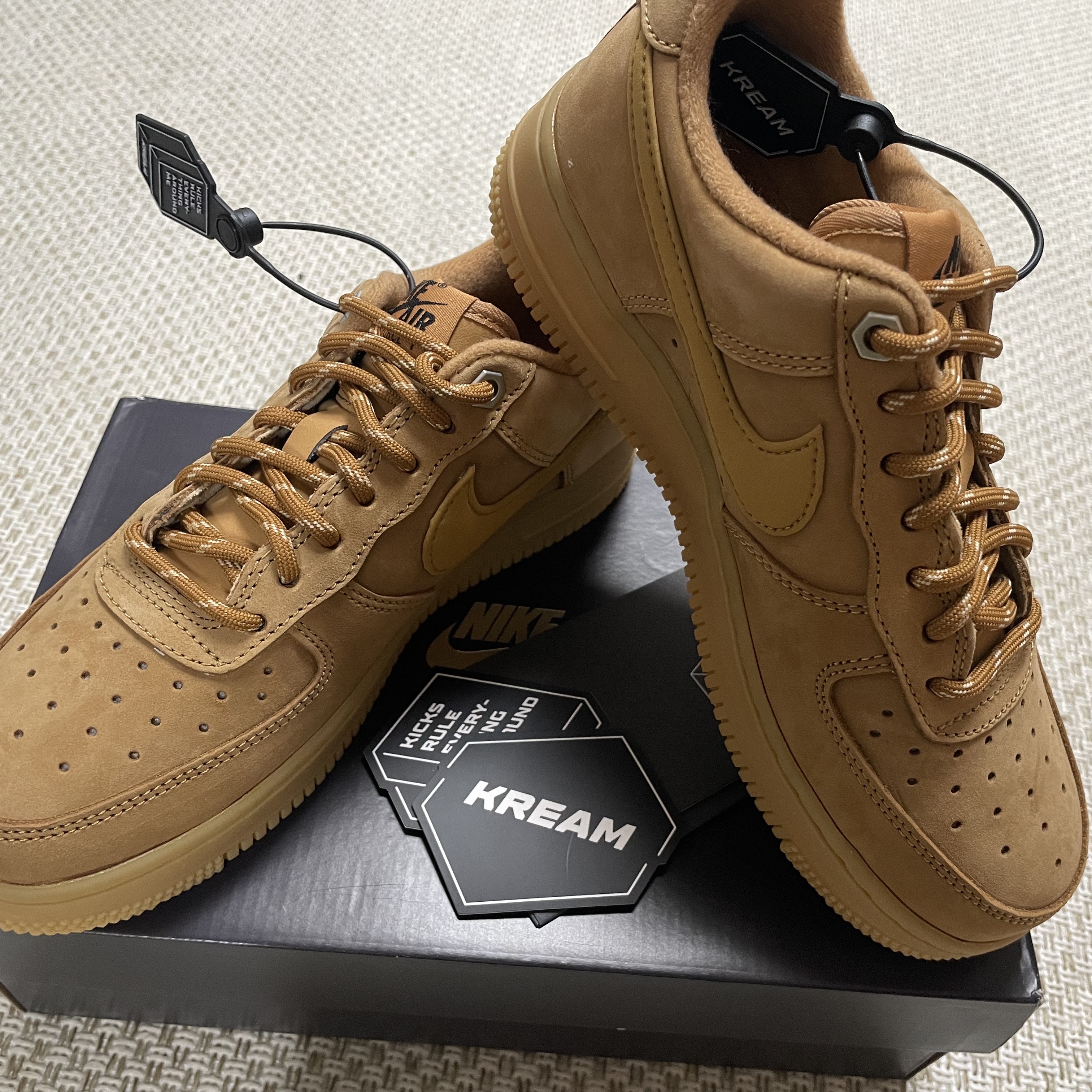 Nike Air Force 1 '07 WB Flax 착용 스타일 - 1