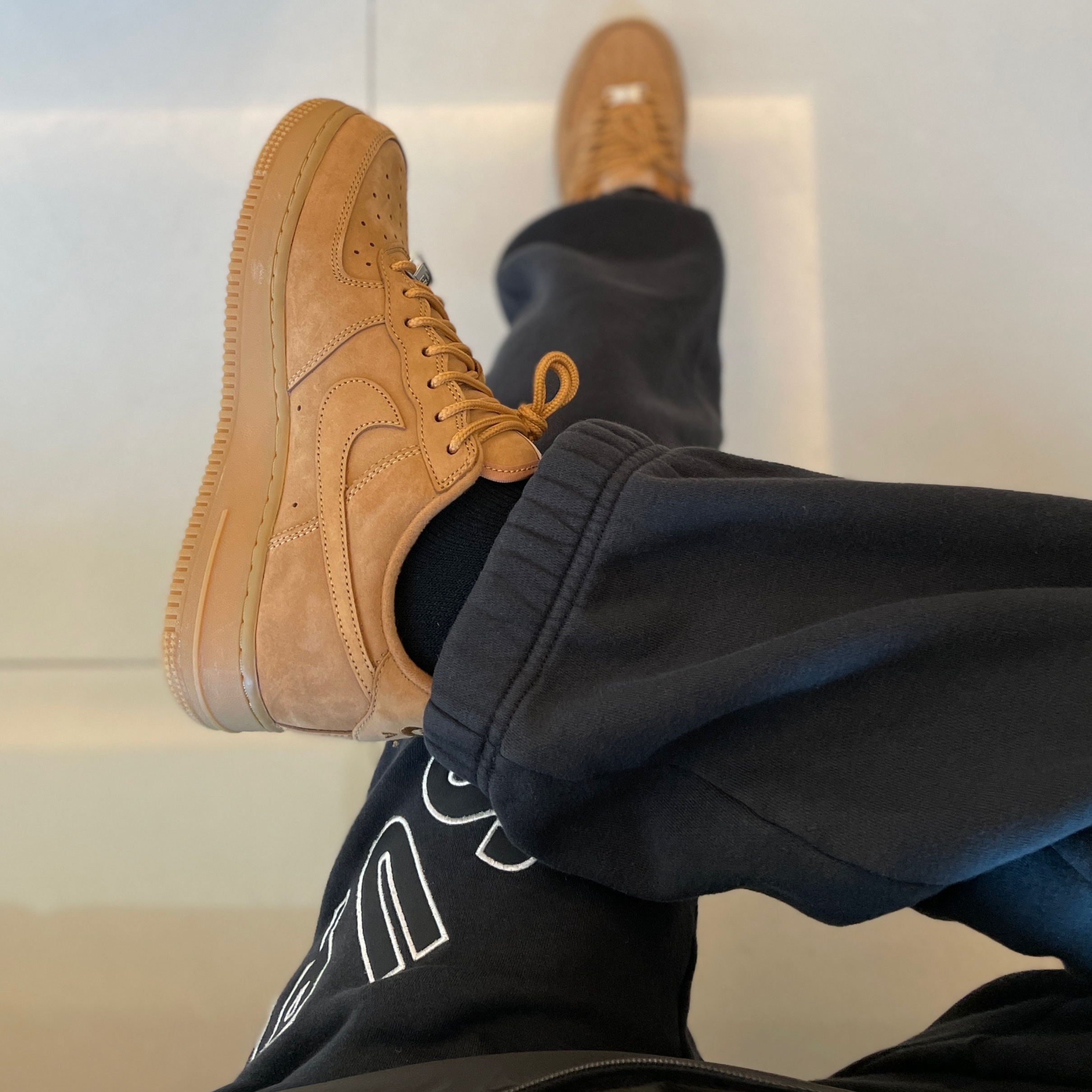 Nike x Supreme Air Force 1 Low Flax 착용 스타일
