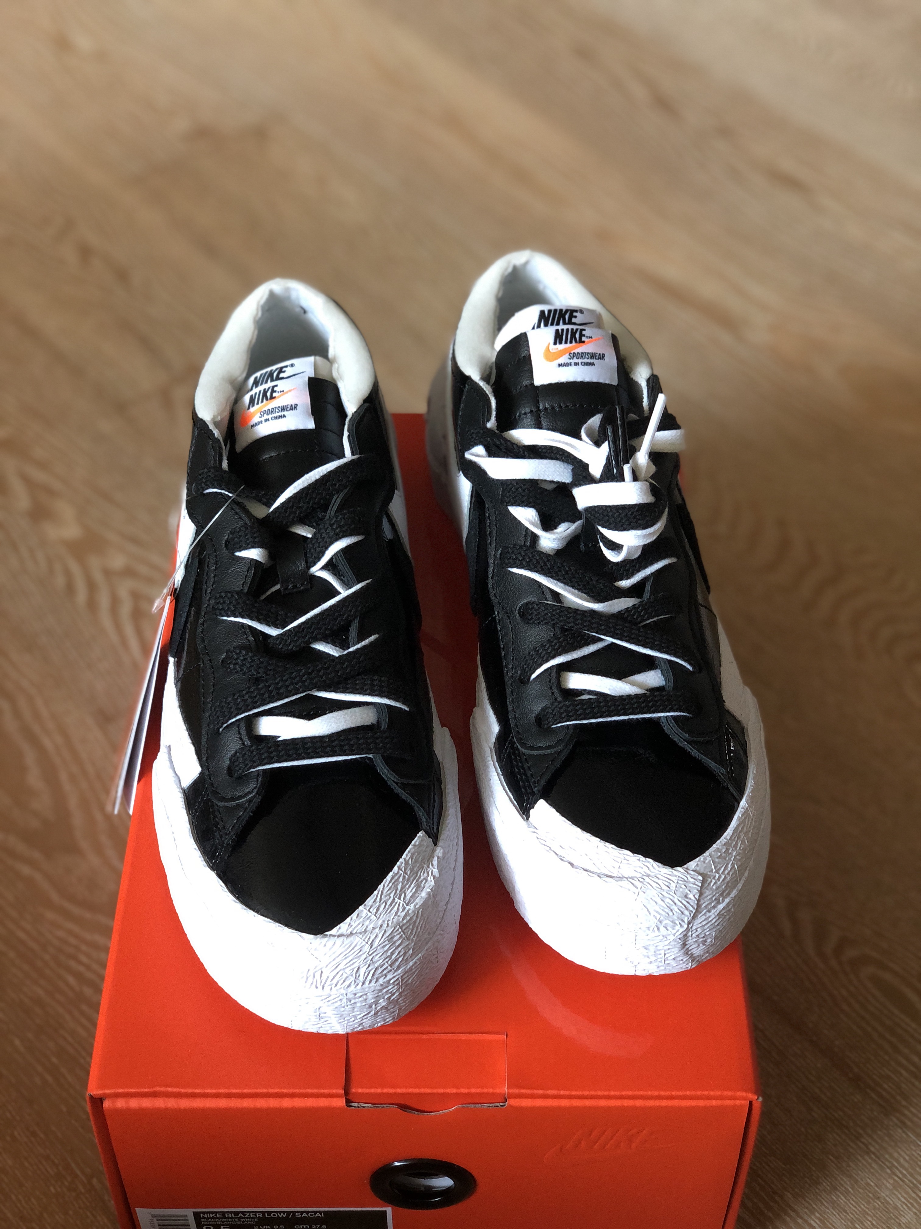 Nike x Sacai Blazer Low Black Patent Leather 착용 스타일 - 2