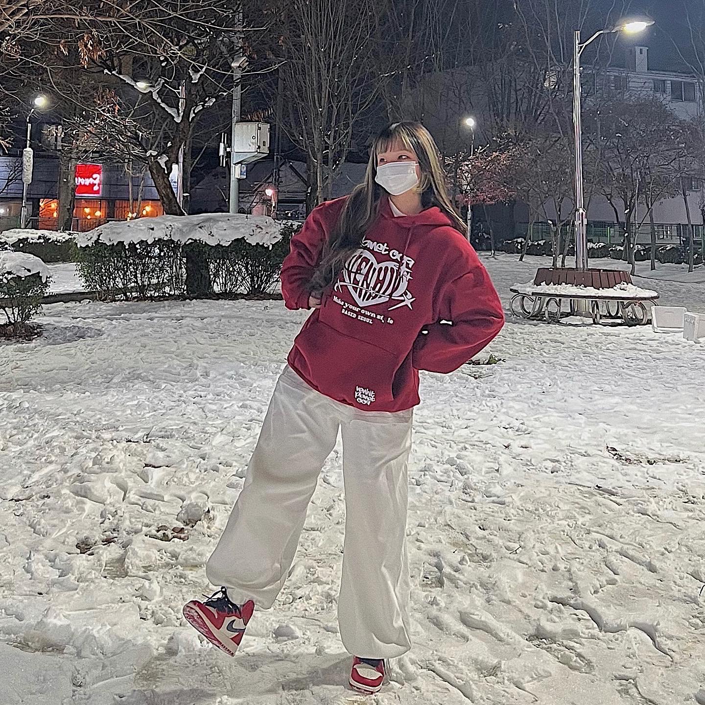 (GS) Jordan 1 Retro High OG Chicago 2022, Jordan 1 Retro High OG Chicago 2022 착용 스타일 - 4