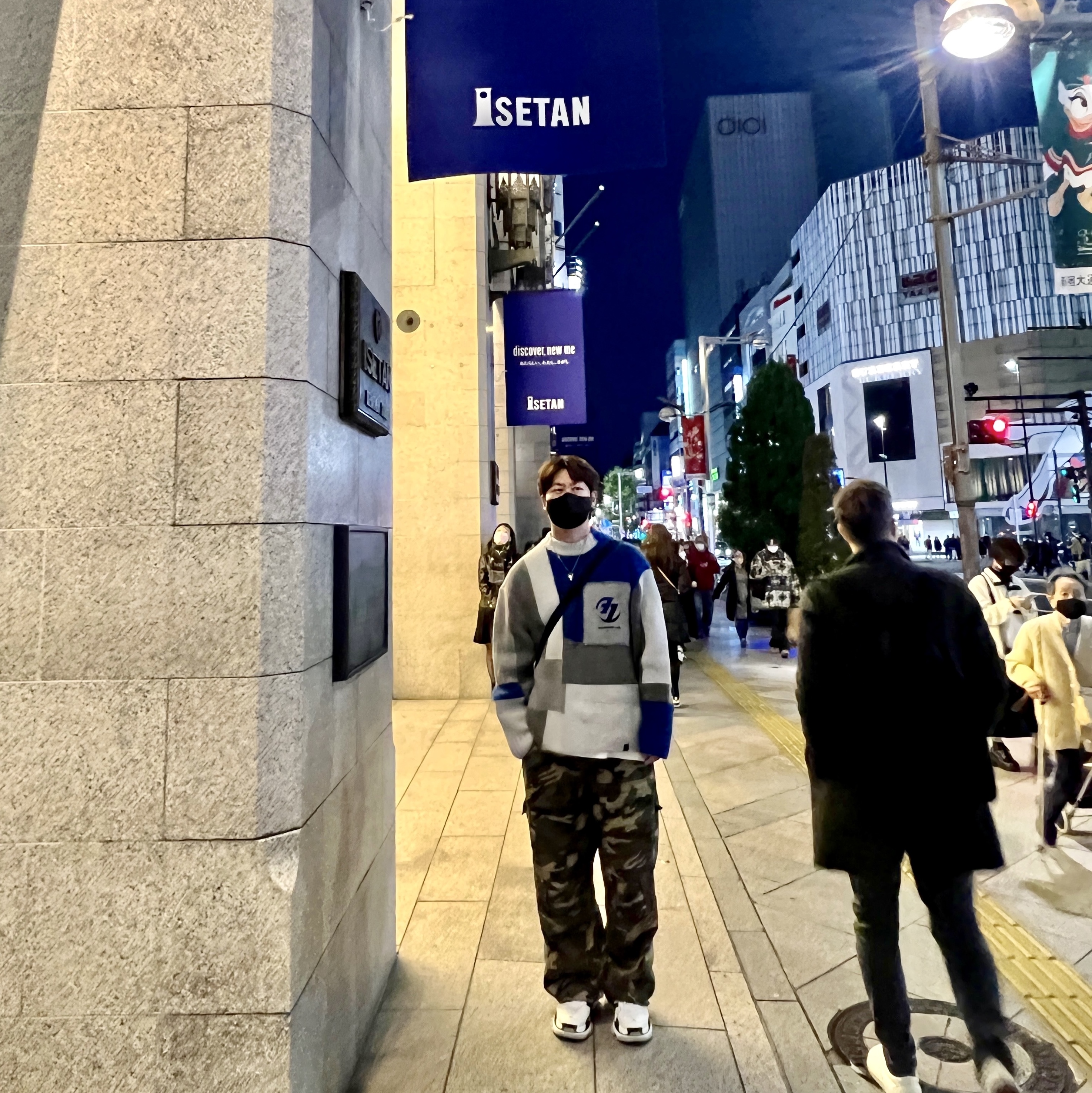 Balenciaga x Adidas Triple S Sneakers White Black, Zara x Ader Error Patchwork Oversize Knit Sweater Multicolor 착용 스타일