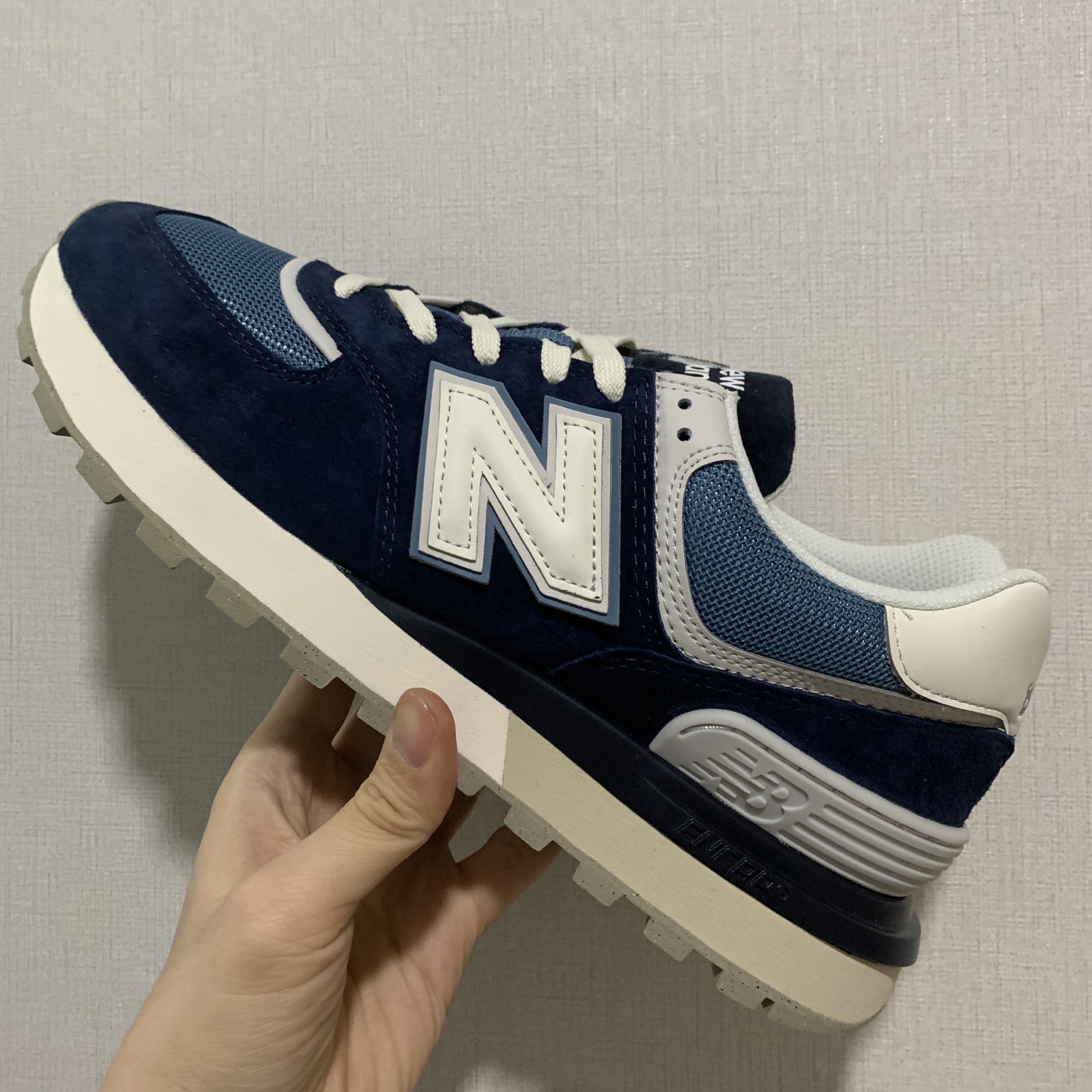 New Balance 574 Legacy Navy Sea Salt 착용 스타일