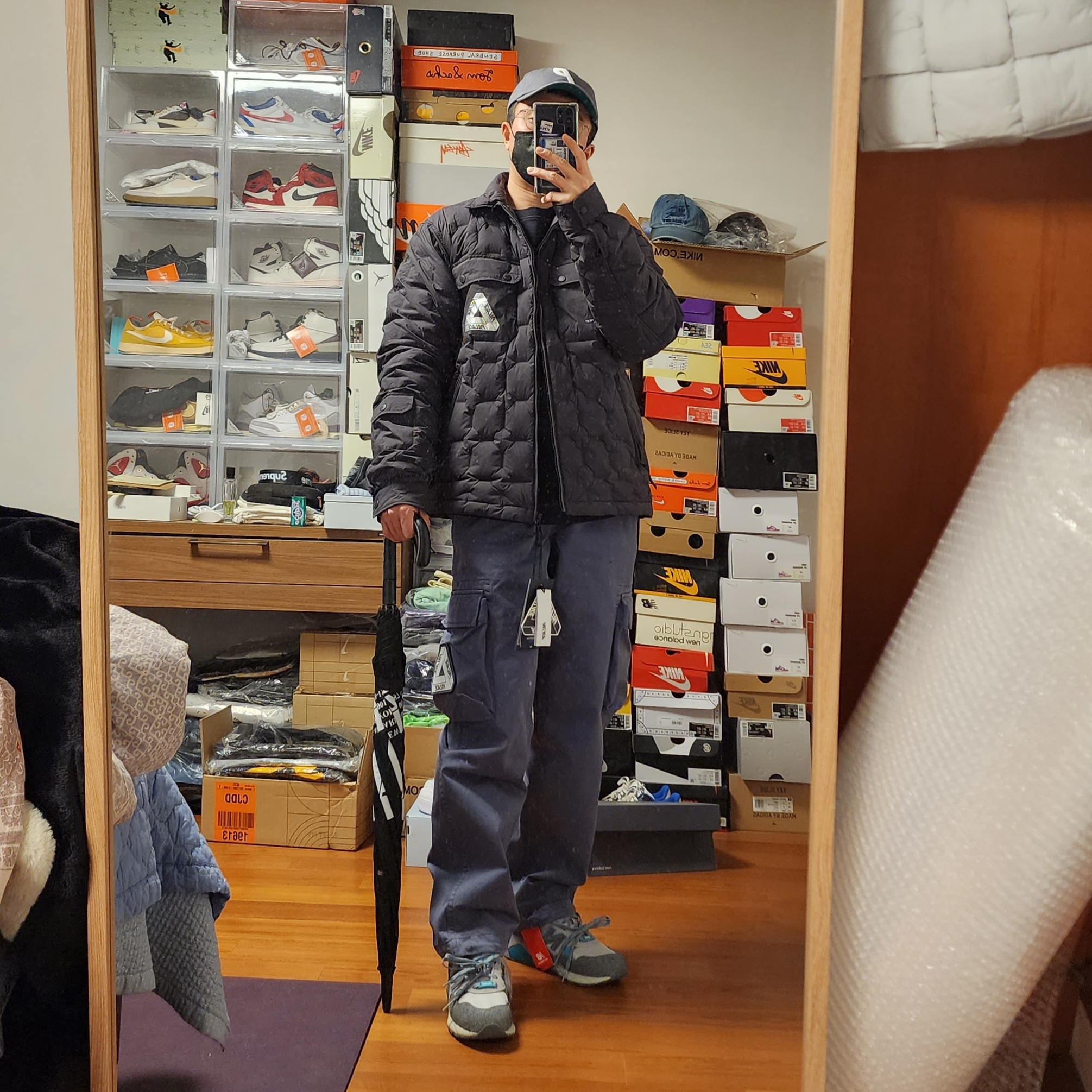 Palace Tri-Ferg Slub Crew Black - 22FW, Palace Pertex Work Down Jacket Black - 22FW 착용 스타일 - 4