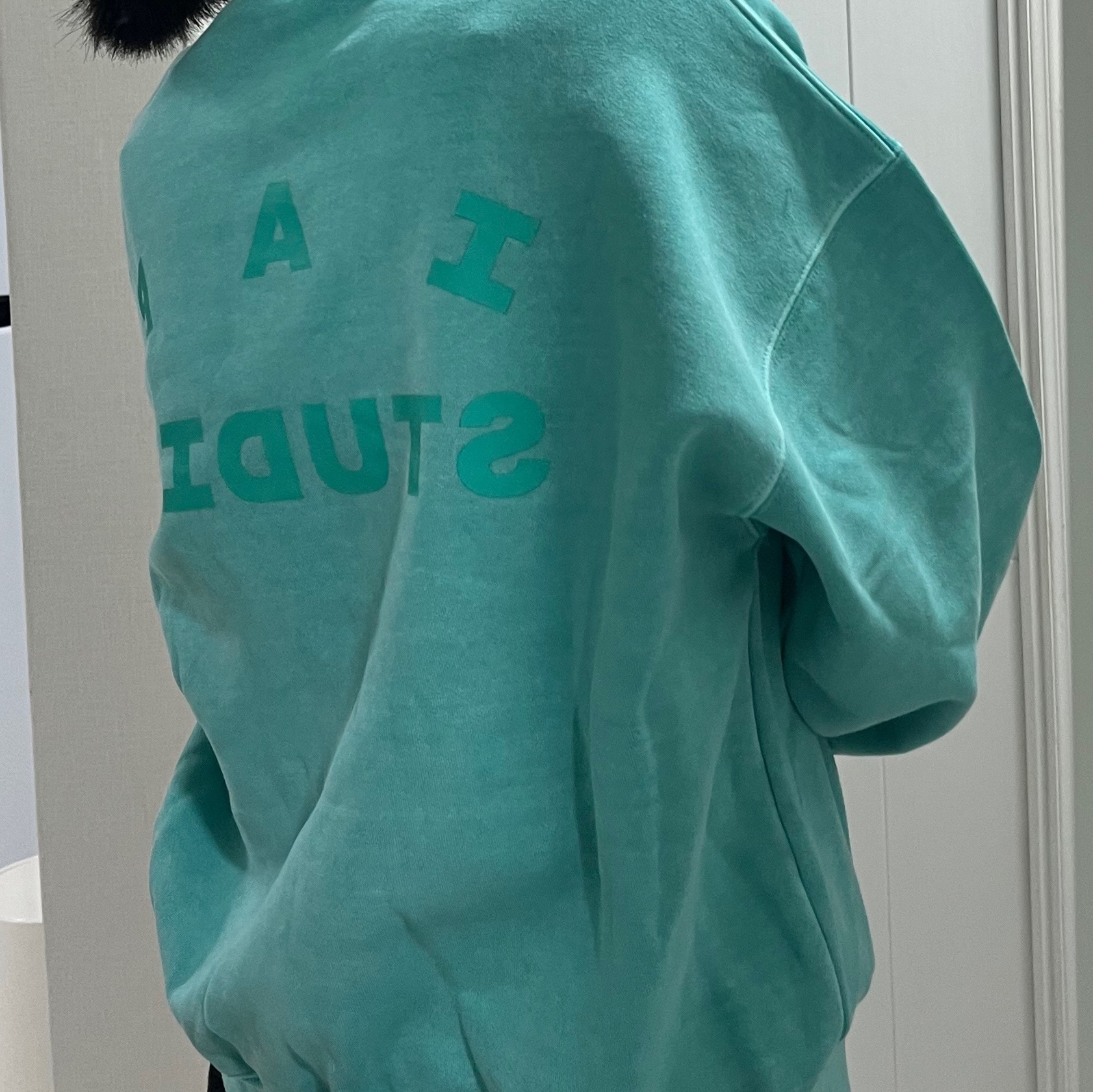 IAB Studio Pigment Sweatshirt & Mini Bag Jade 착용 스타일 - 2