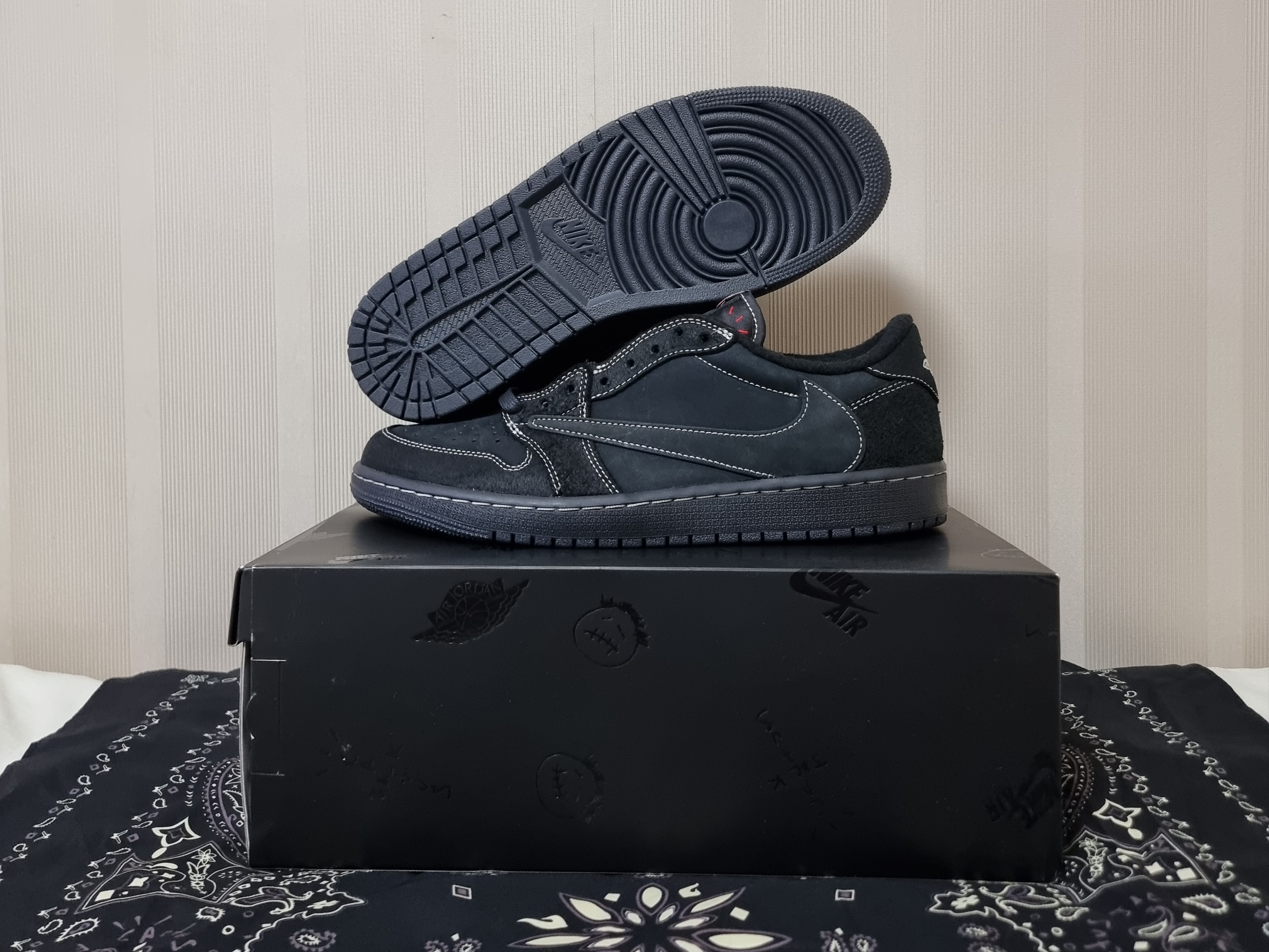 (PS) Jordan 1 x Travis Scott Retro Low OG SP Black Phantom, Jordan 1 x Travis Scott Retro Low OG SP Black Phantom 착용 스타일 - 4