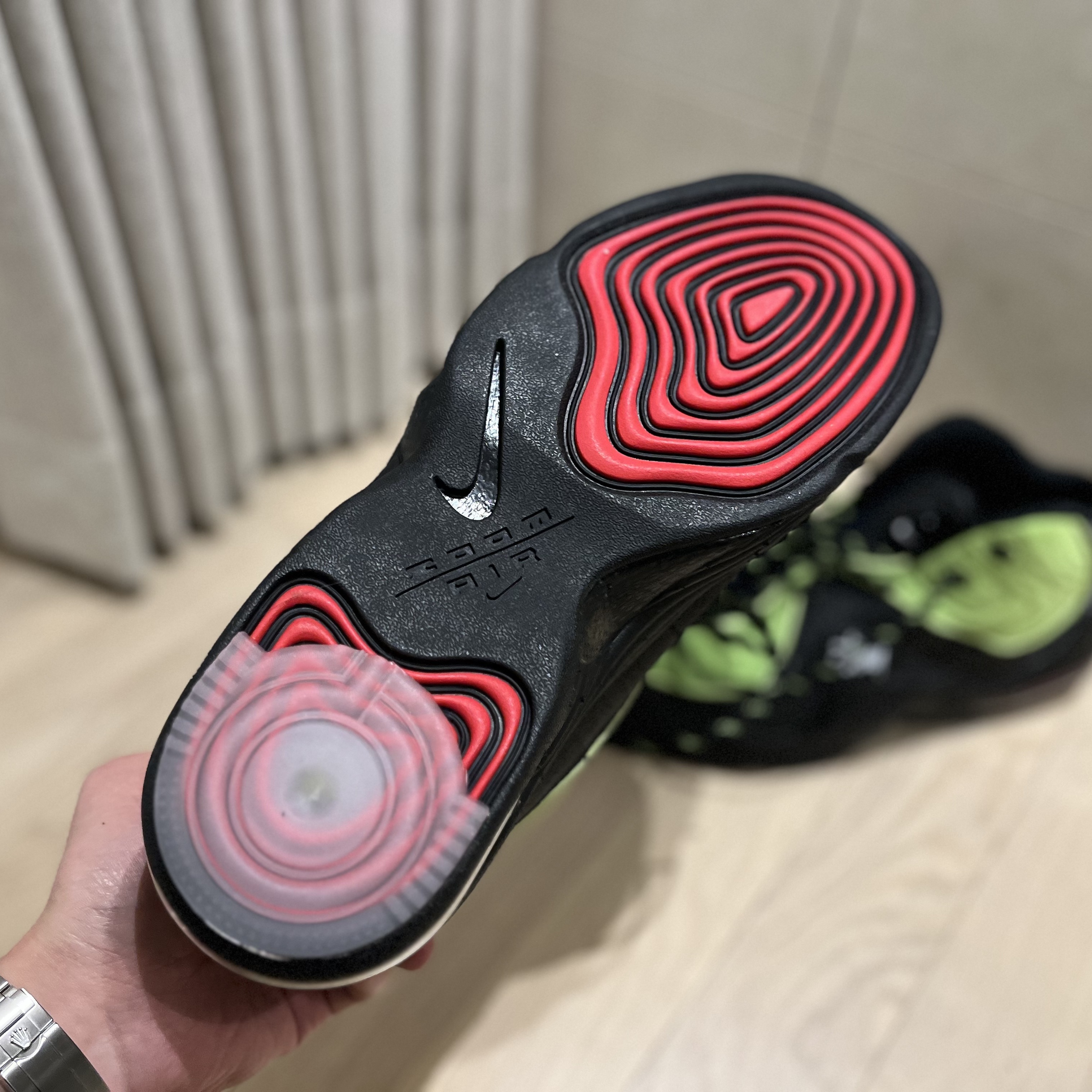 Nike x Stussy Air Penny II Vivid Green and Black 착용 스타일 - 2