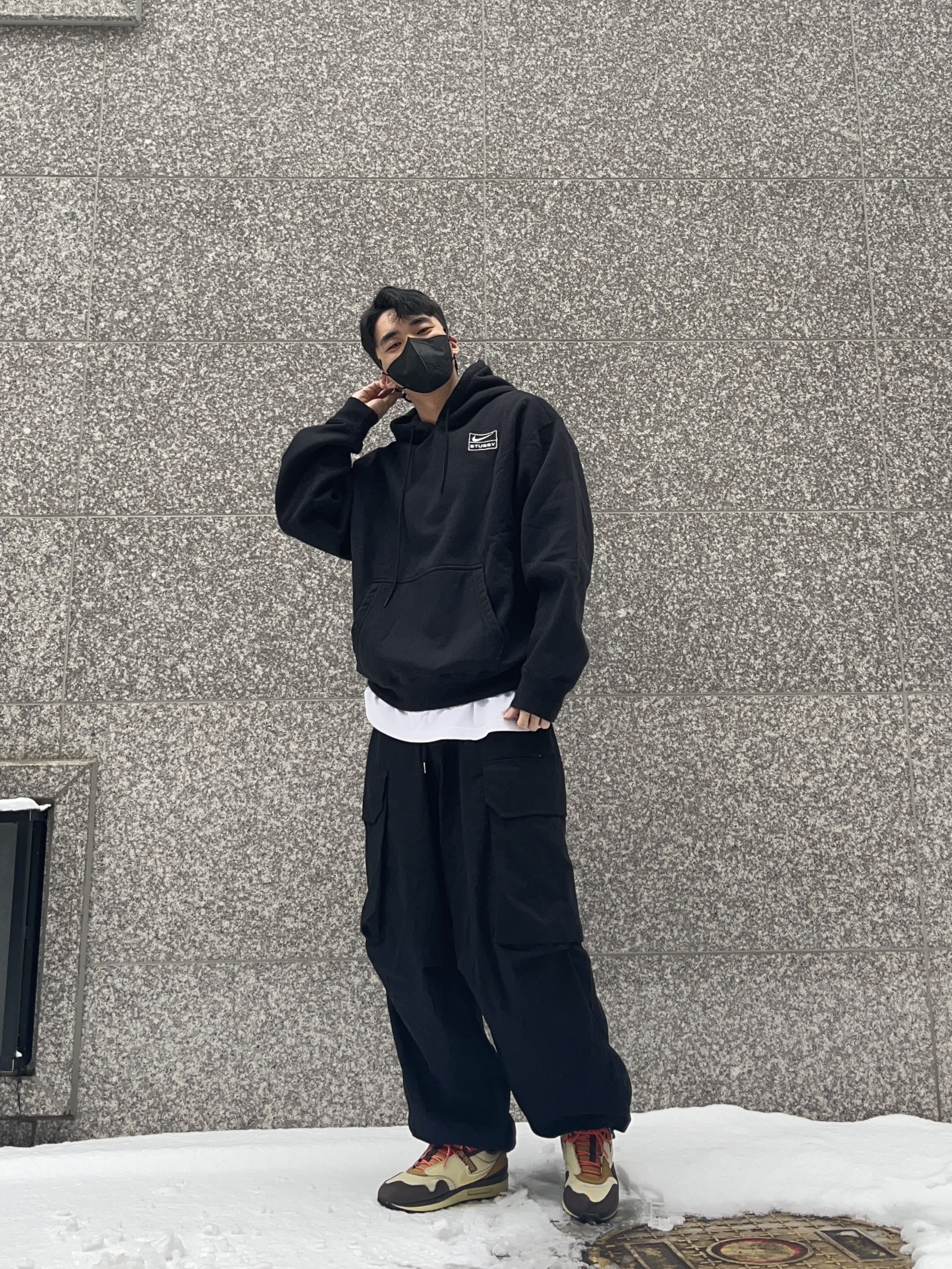 Nike x Stussy NRG RA Washed Pullover Hoodie Black (DN4028-010), Nike x Travis Scott Air Max 1 Cact.us Brown 착용 스타일 - 1