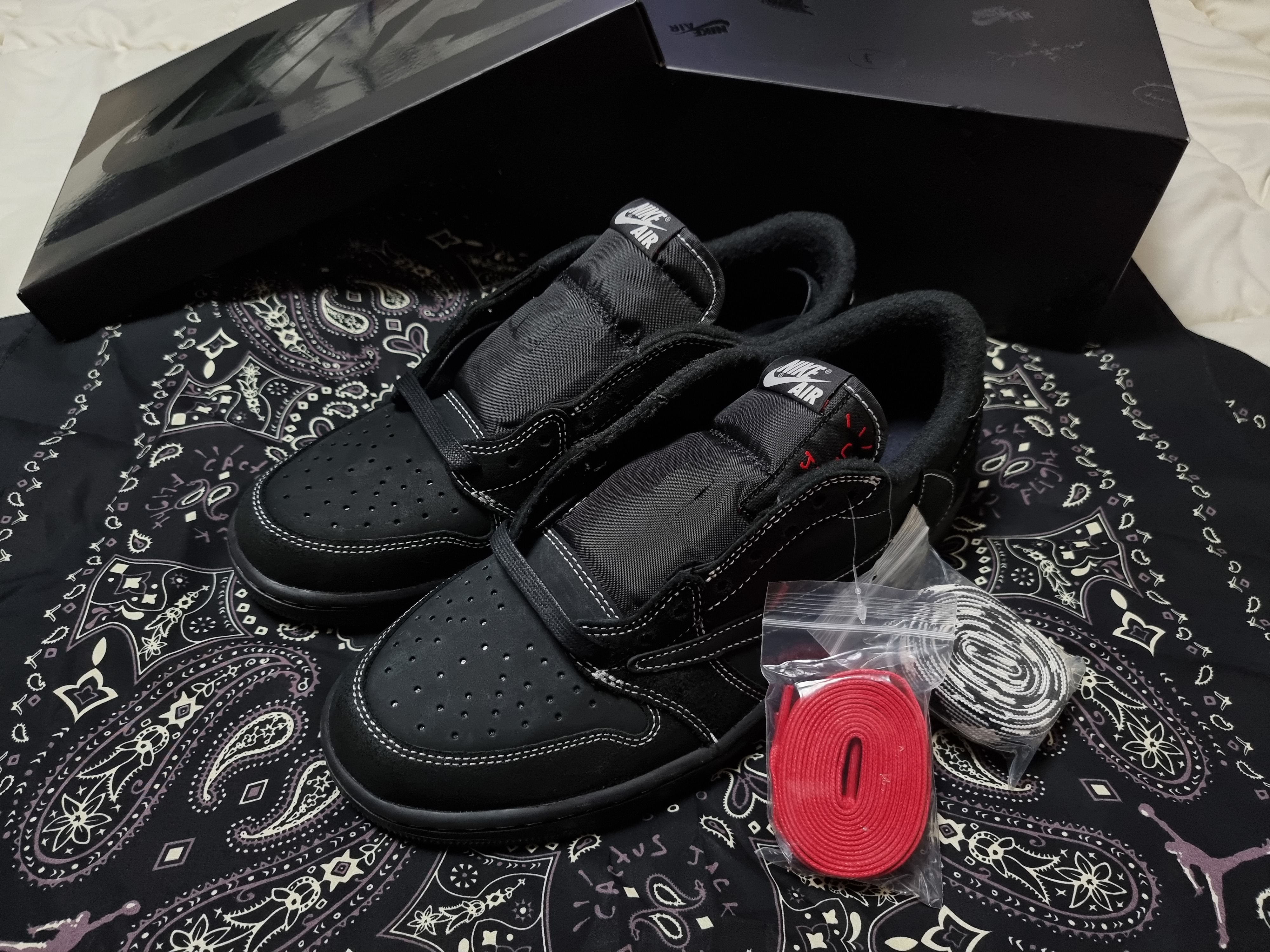 (PS) Jordan 1 x Travis Scott Retro Low OG SP Black Phantom, Jordan 1 x Travis Scott Retro Low OG SP Black Phantom 착용 스타일 - 1