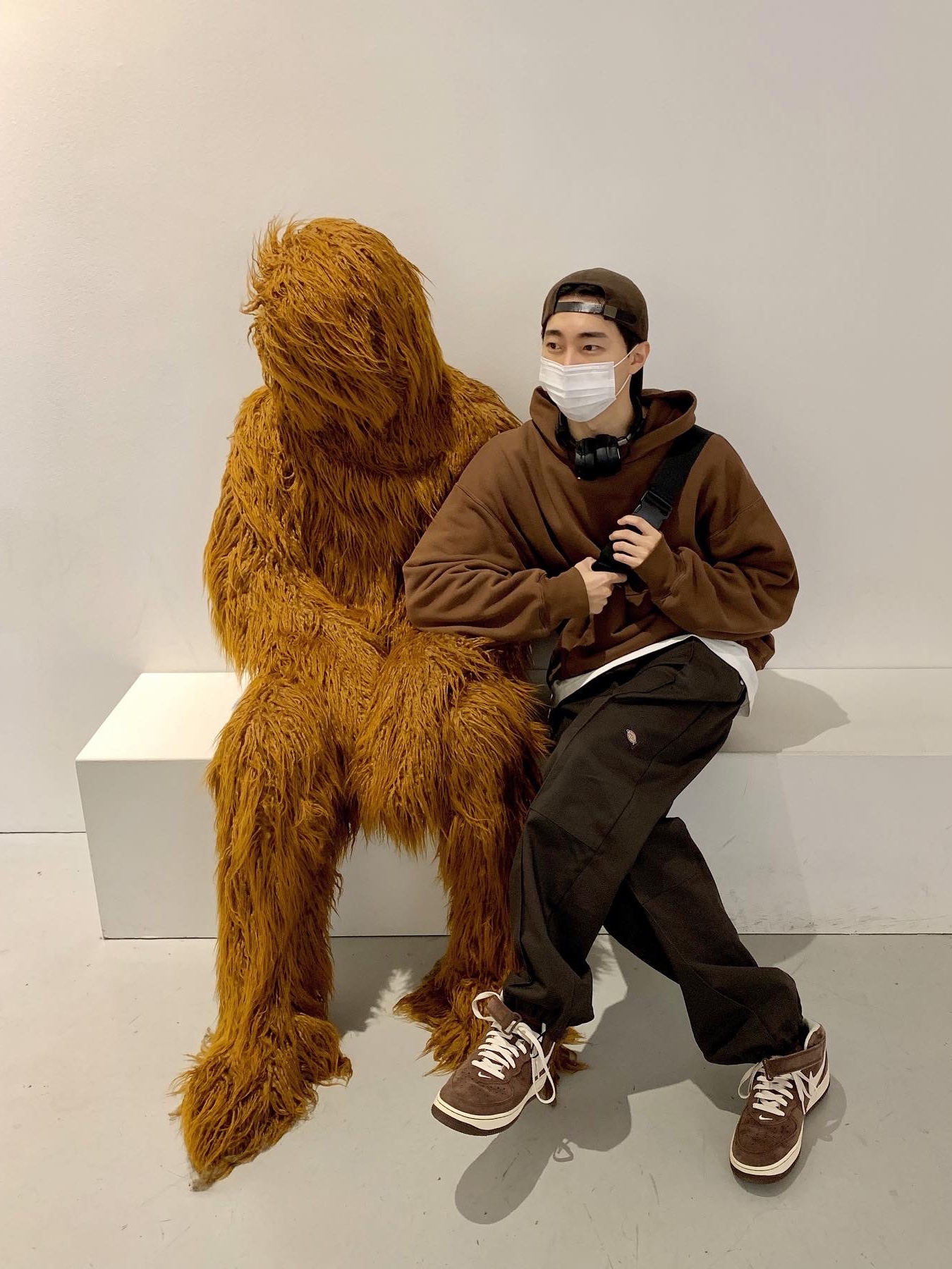 Nike Air Force 1 Mid '07 QS Chocolate, Yeezy Gap Hoodie Brown 착용 스타일 - 1