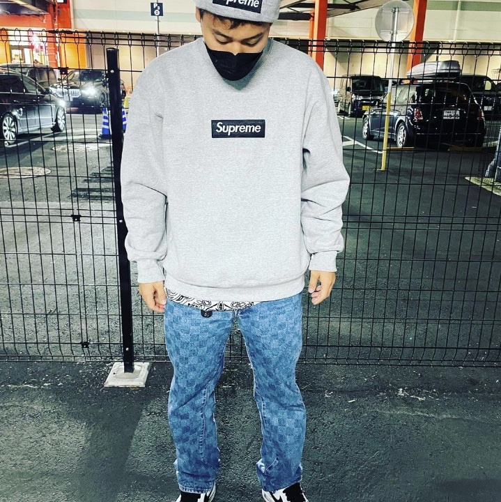 Supreme Box Logo Crewneck Heather Grey - 22FW 착용 스타일 - 3