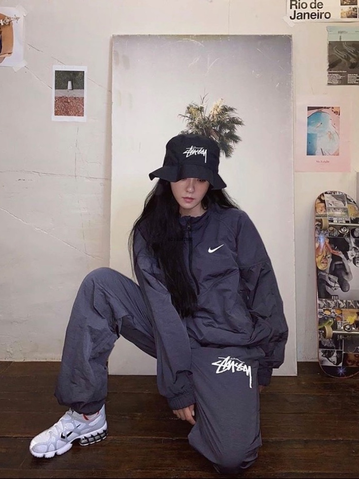 Nike x Stussy Windrunner Jacket Off Noir, Nike x Stussy Beach Pants Off Noir 착용 스타일