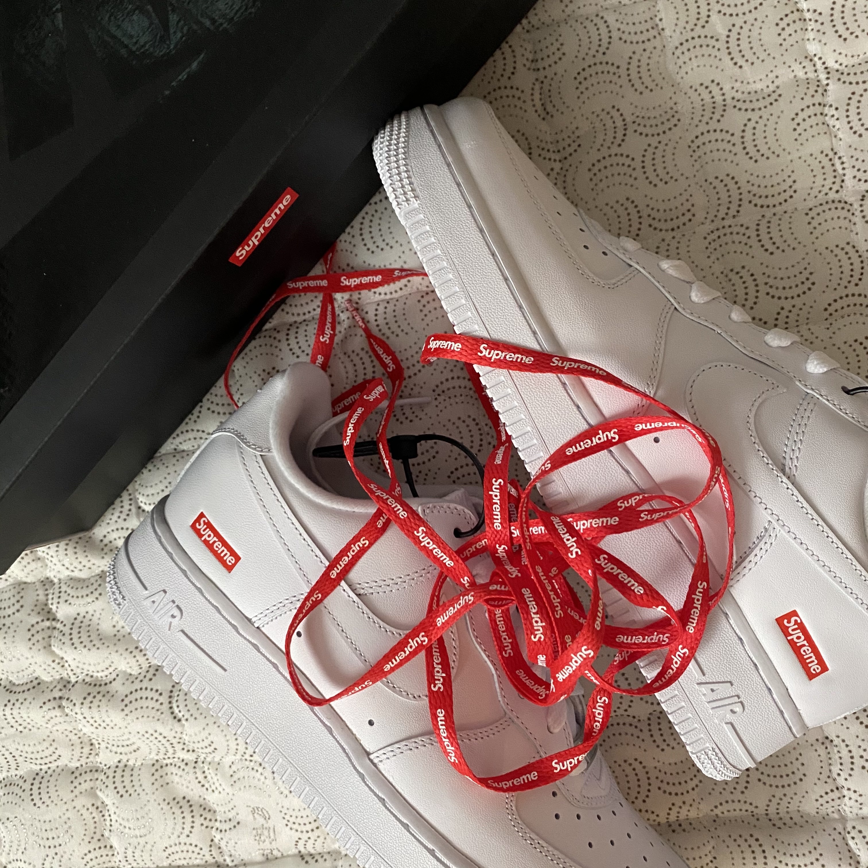 Nike x Supreme Air Force 1 Low White 착용 스타일