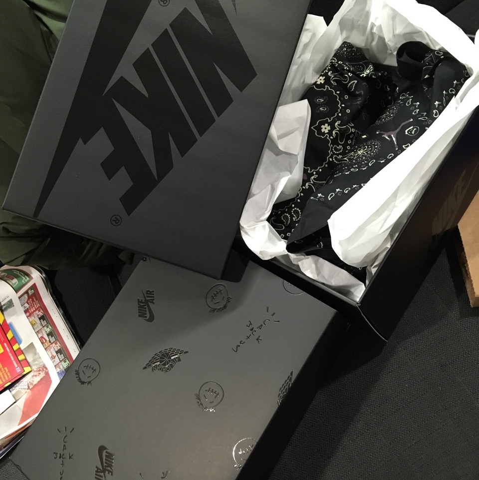 Jordan 1 x Travis Scott Retro Low OG SP Black Phantom 착용 스타일 - 1