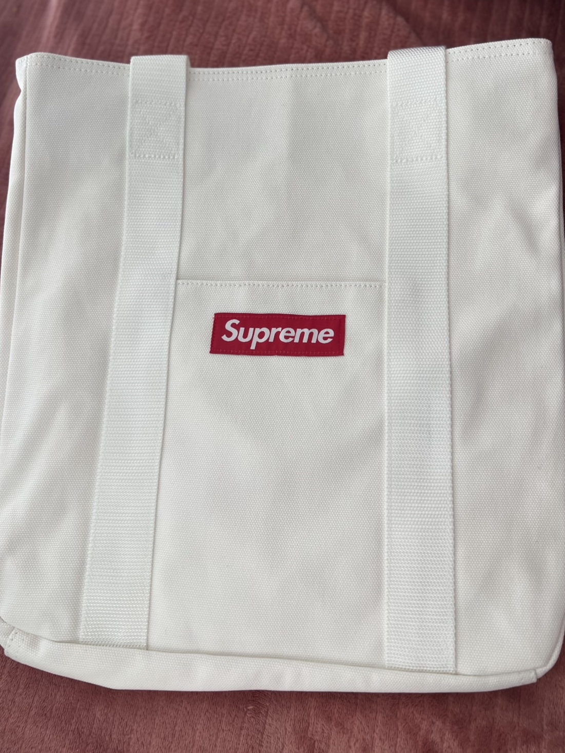 Supreme Canvas Tote White 착용 스타일 - 1