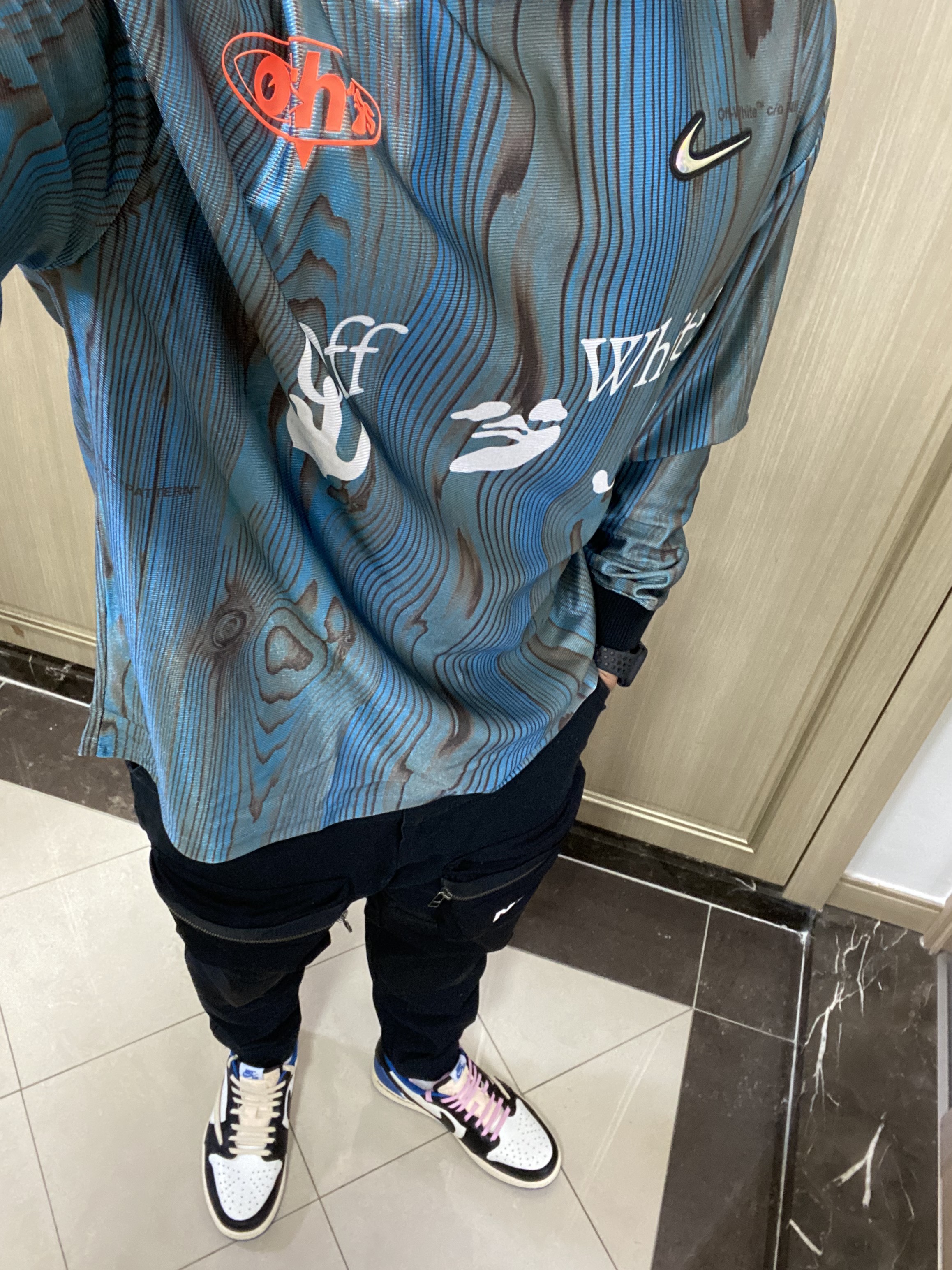Jordan 1 x Travis Scott x Fragment Retro Low OG SP Military Blue, Nike x Off-White NRG Jersey Imperial Blue - Asia 착용 스타일 - 1