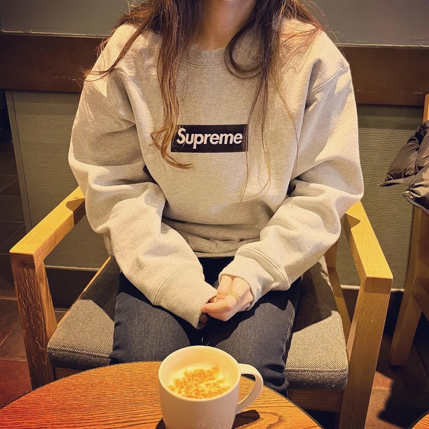 Supreme Box Logo Crewneck Heather Grey - 22FW 착용 스타일 - 2