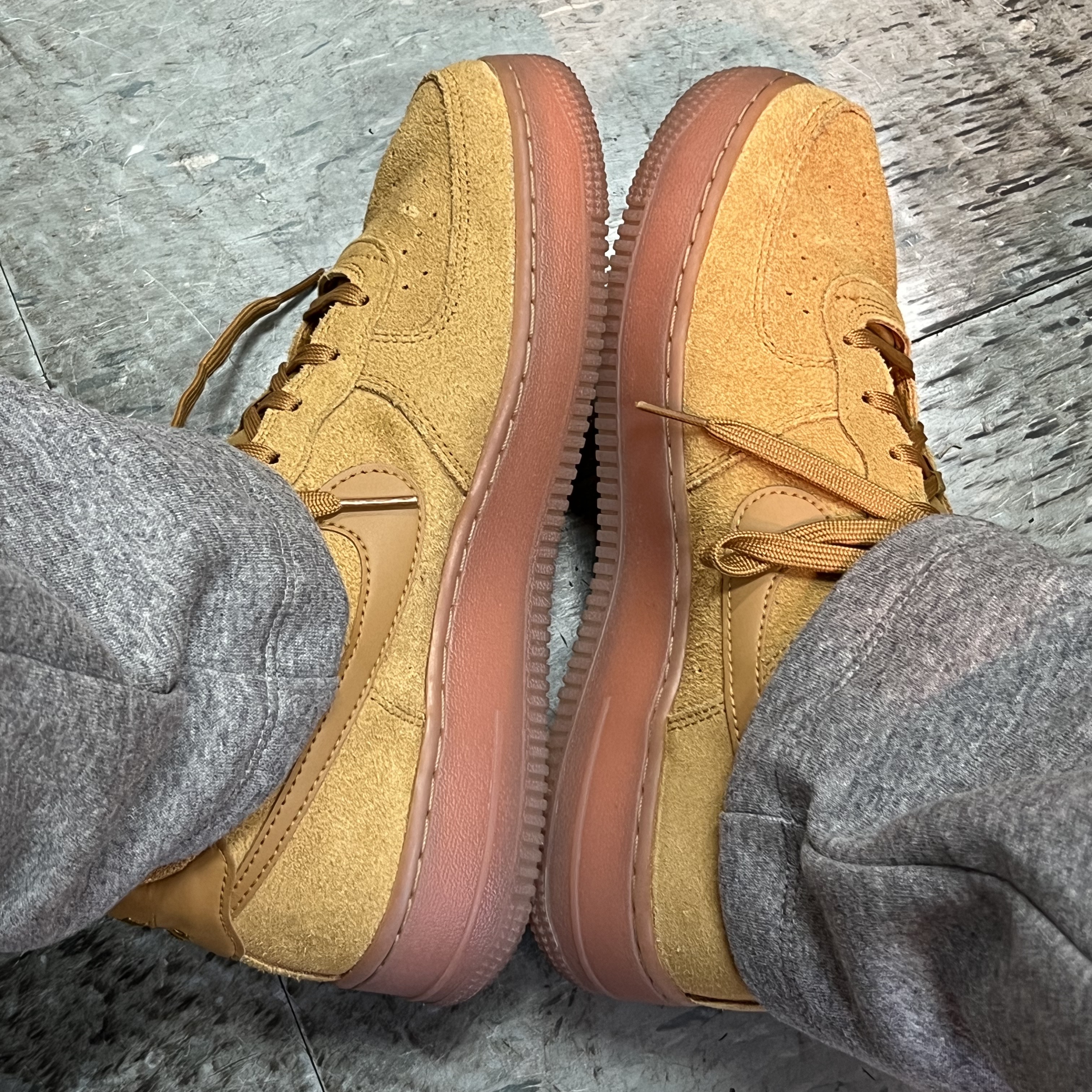 (GS) Nike Air Force 1 LV8 3 Wheat 착용 스타일