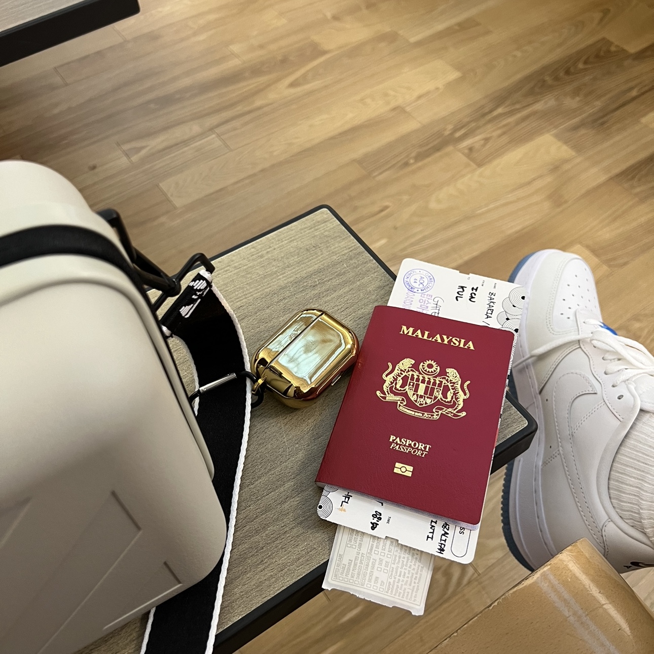 Off-White x Amore Pacific Protection Box (Without Cosmetics), (W) Nike Air Force 1 '07 Low White 착용 스타일