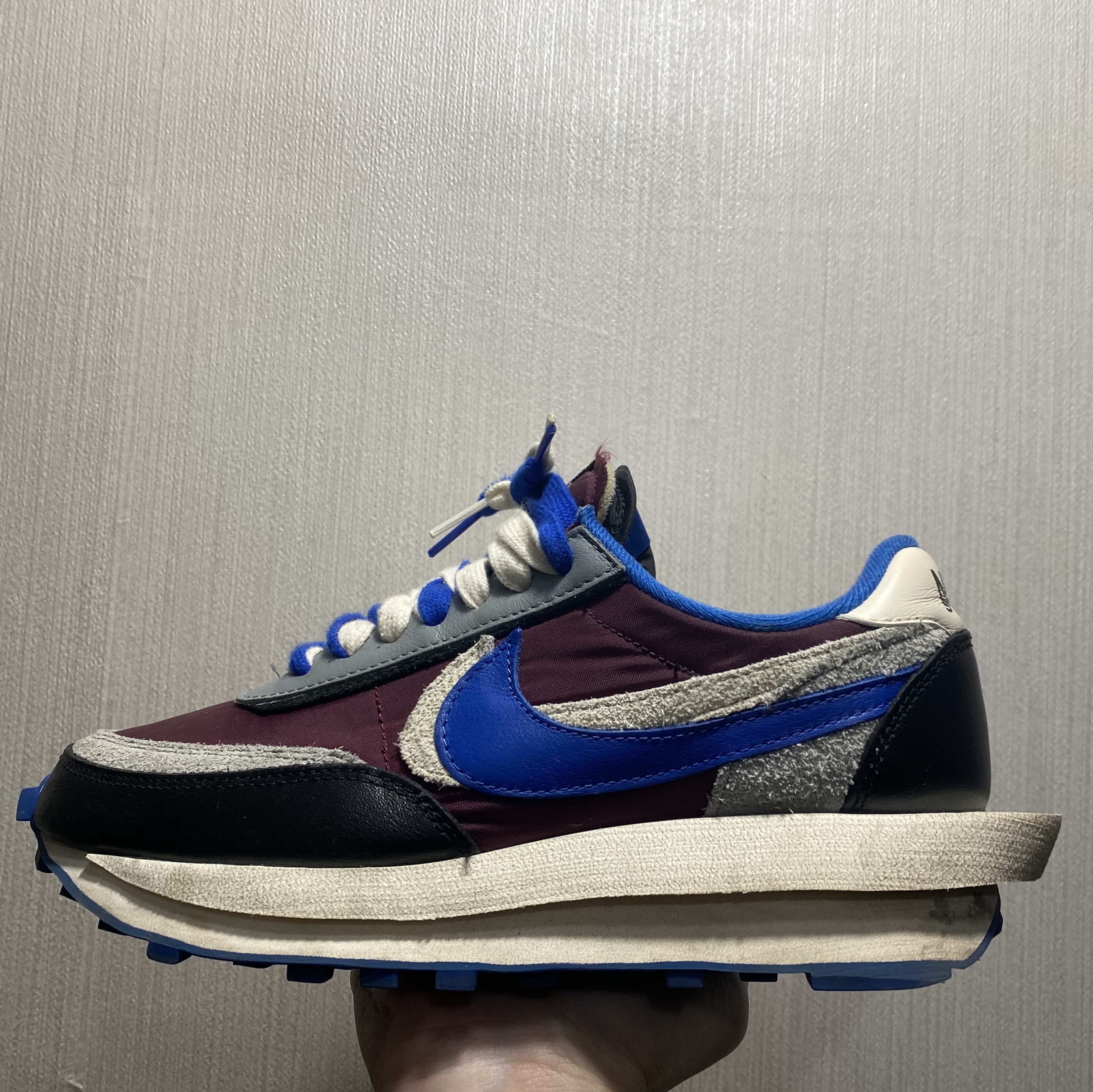 Nike x Sacai x Undercover LDWaffle Night Maroon Team Royal 착용 스타일