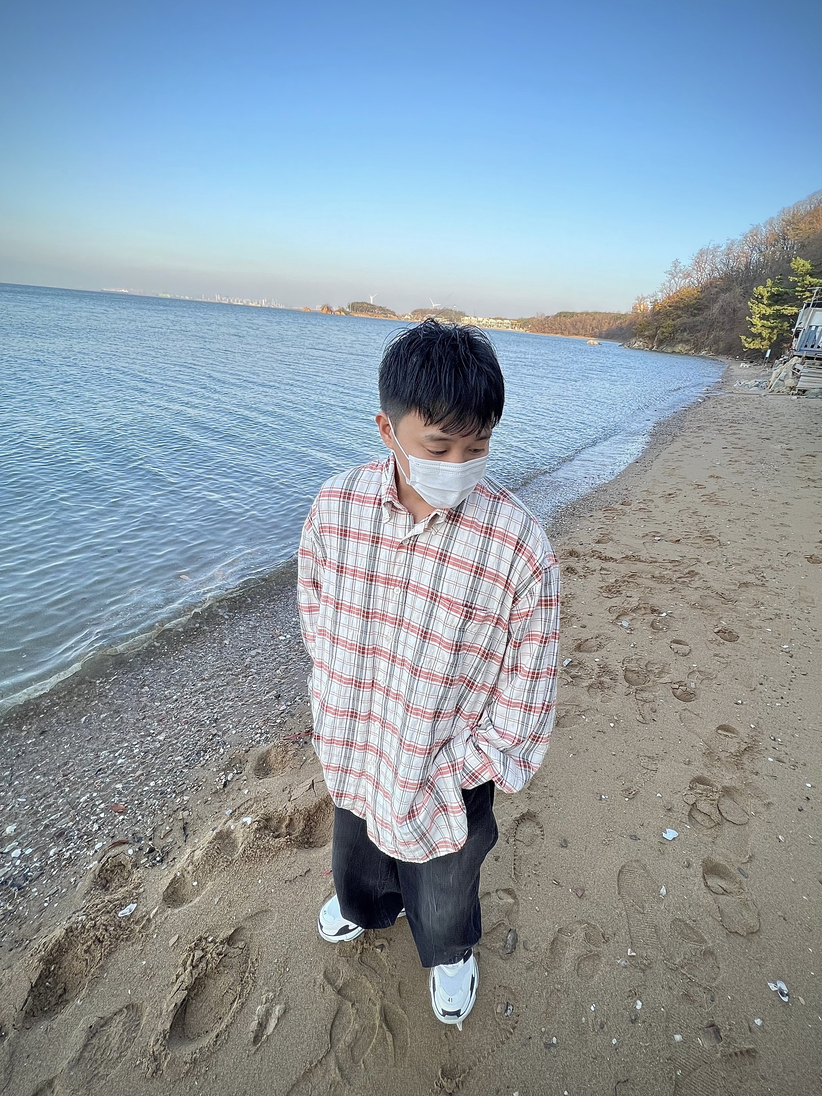 Our Legacy Borrowed BD Shirt Off White Orange Memory Check, Balenciaga x Adidas Triple S Sneakers White Black 착용 스타일 - 4
