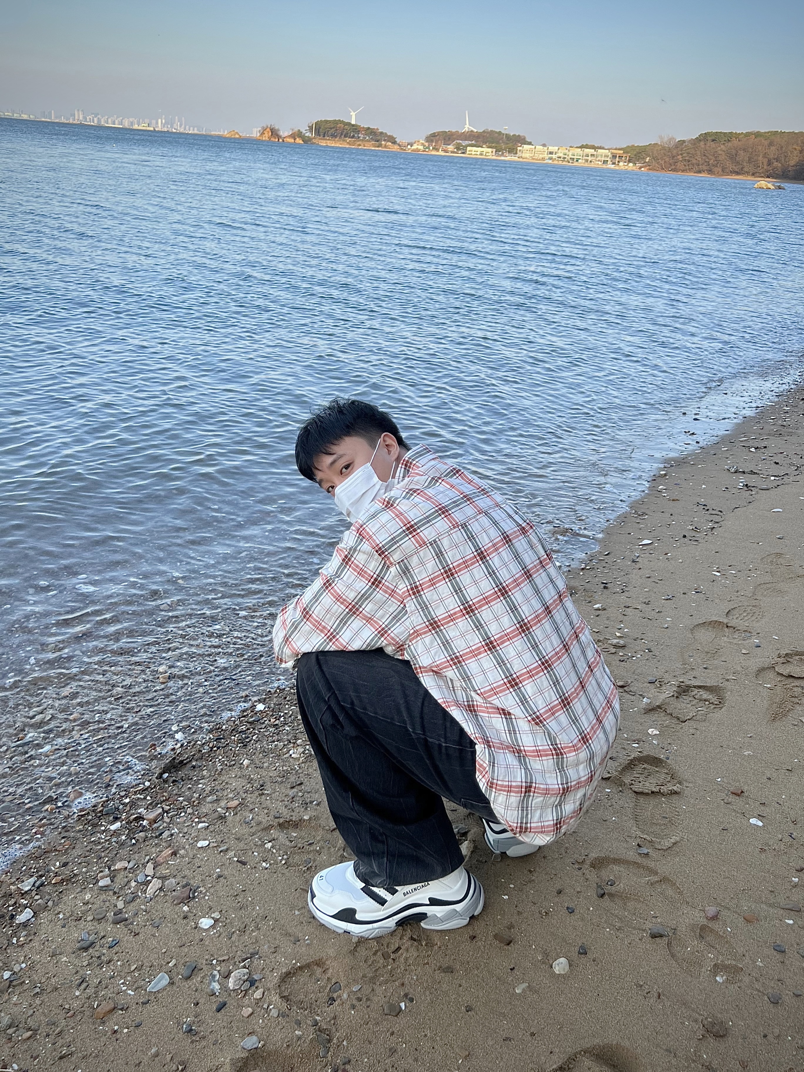 Our Legacy Borrowed BD Shirt Off White Orange Memory Check, Balenciaga x Adidas Triple S Sneakers White Black 착용 스타일 - 2