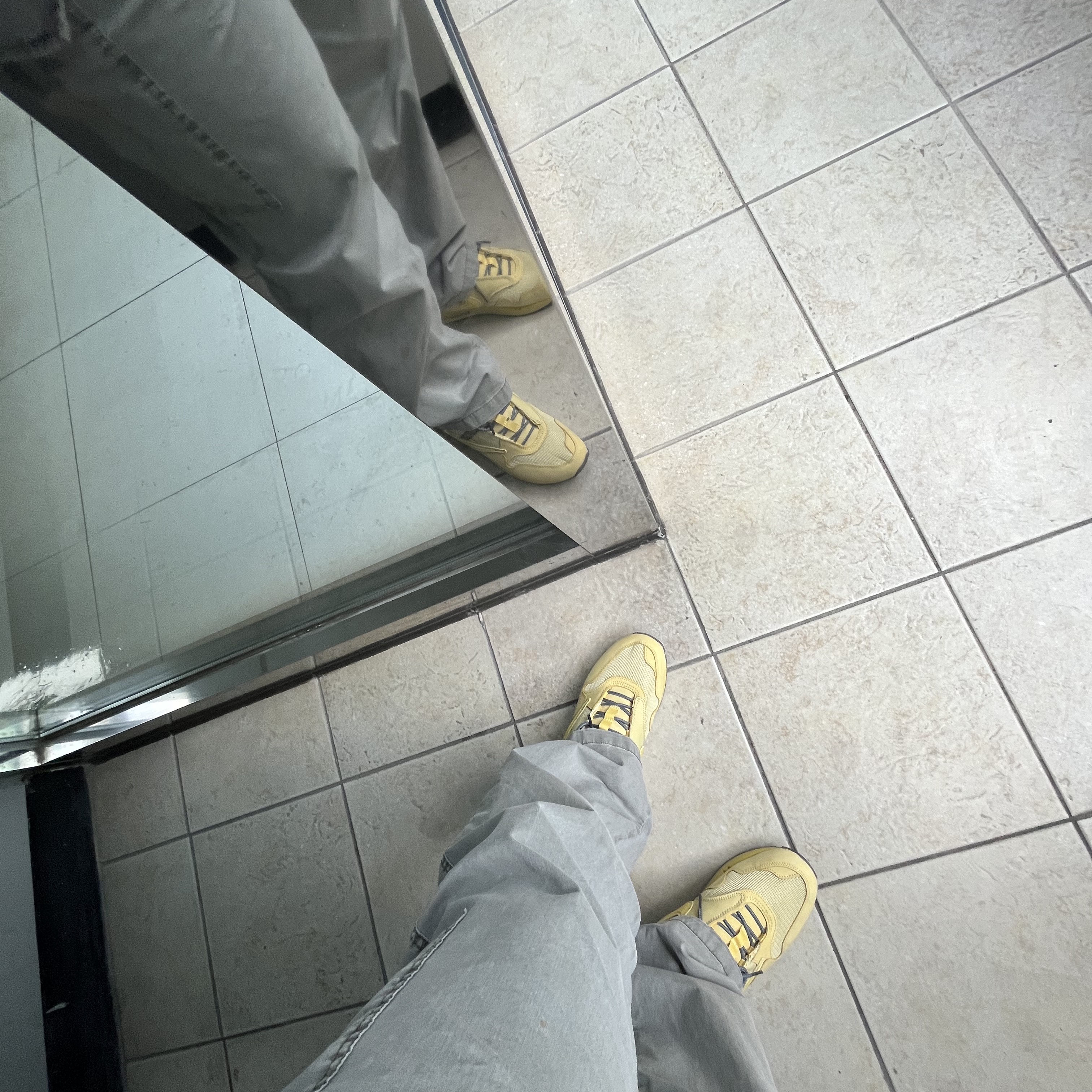 Nike x Travis Scott Air Max 1 Cact.us Gold 착용 스타일