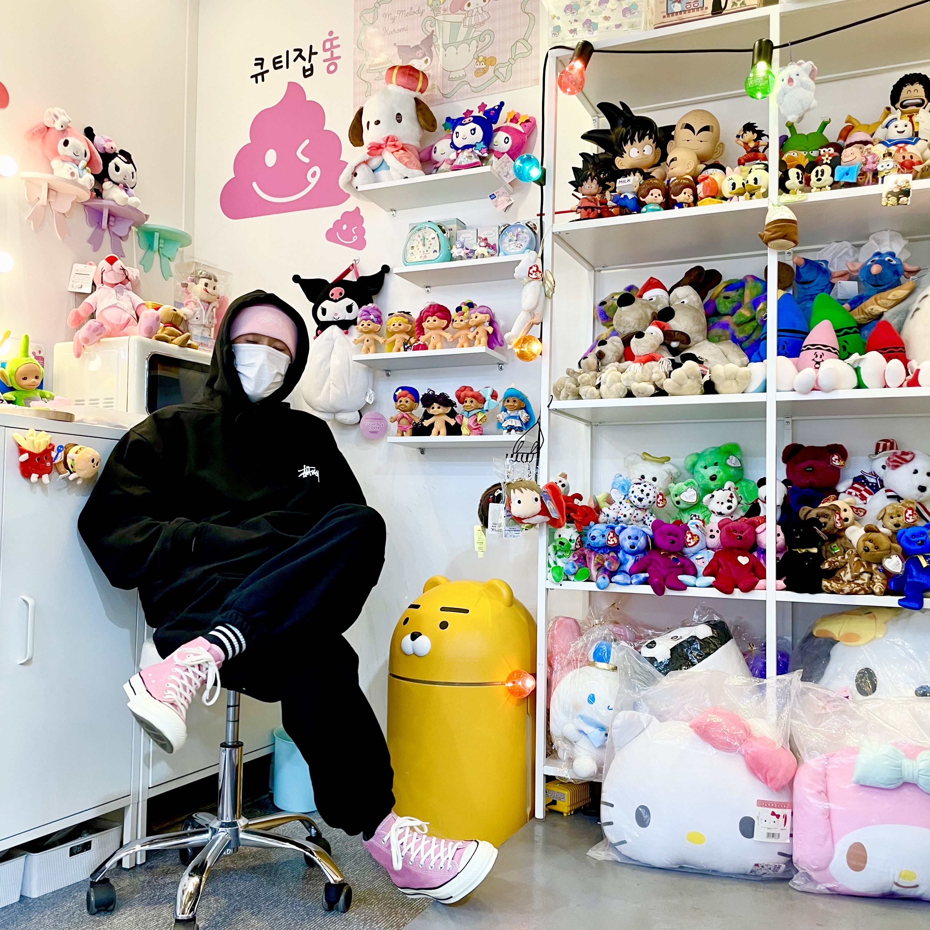 Stussy Basic Stussy Hoodie Black 2022, Converse Chuck 70 High Magic Flamingo 착용 스타일
