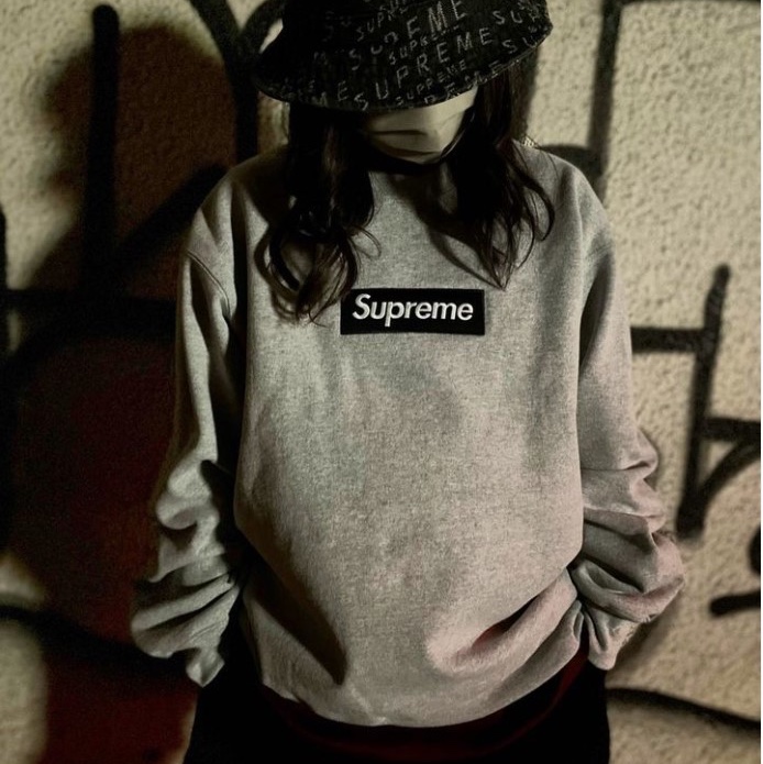 Supreme Box Logo Crewneck Heather Grey - 22FW 착용 스타일 - 5