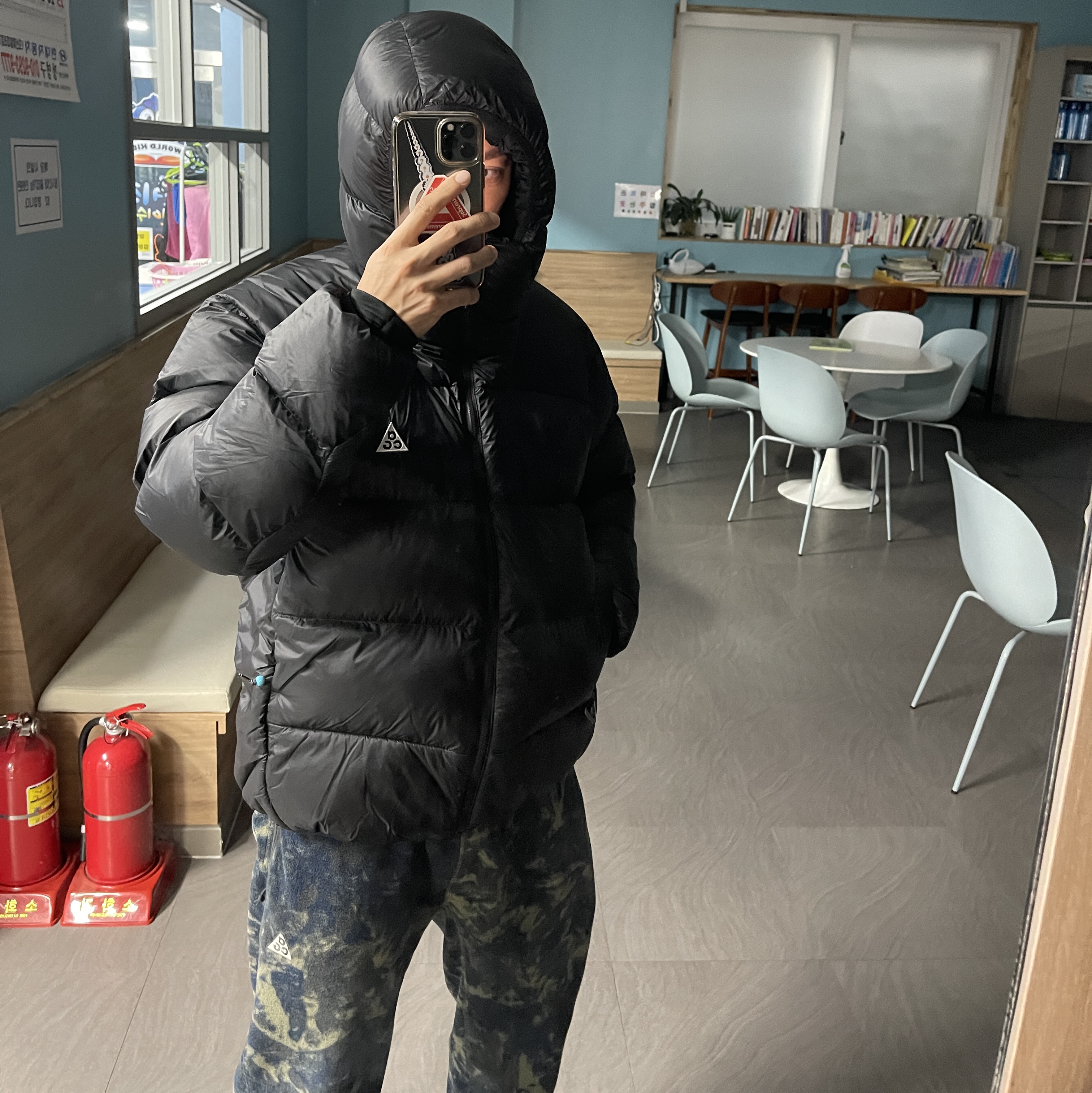 Nike ACG Therma-Fit ADV Lunar Lake Puffer Jacket Black - Asia, Nike NRG ACG Therma-Fit Wolf Tree Pants Thunder Blue Dark Smoke Grey - Asia 착용 스타일
