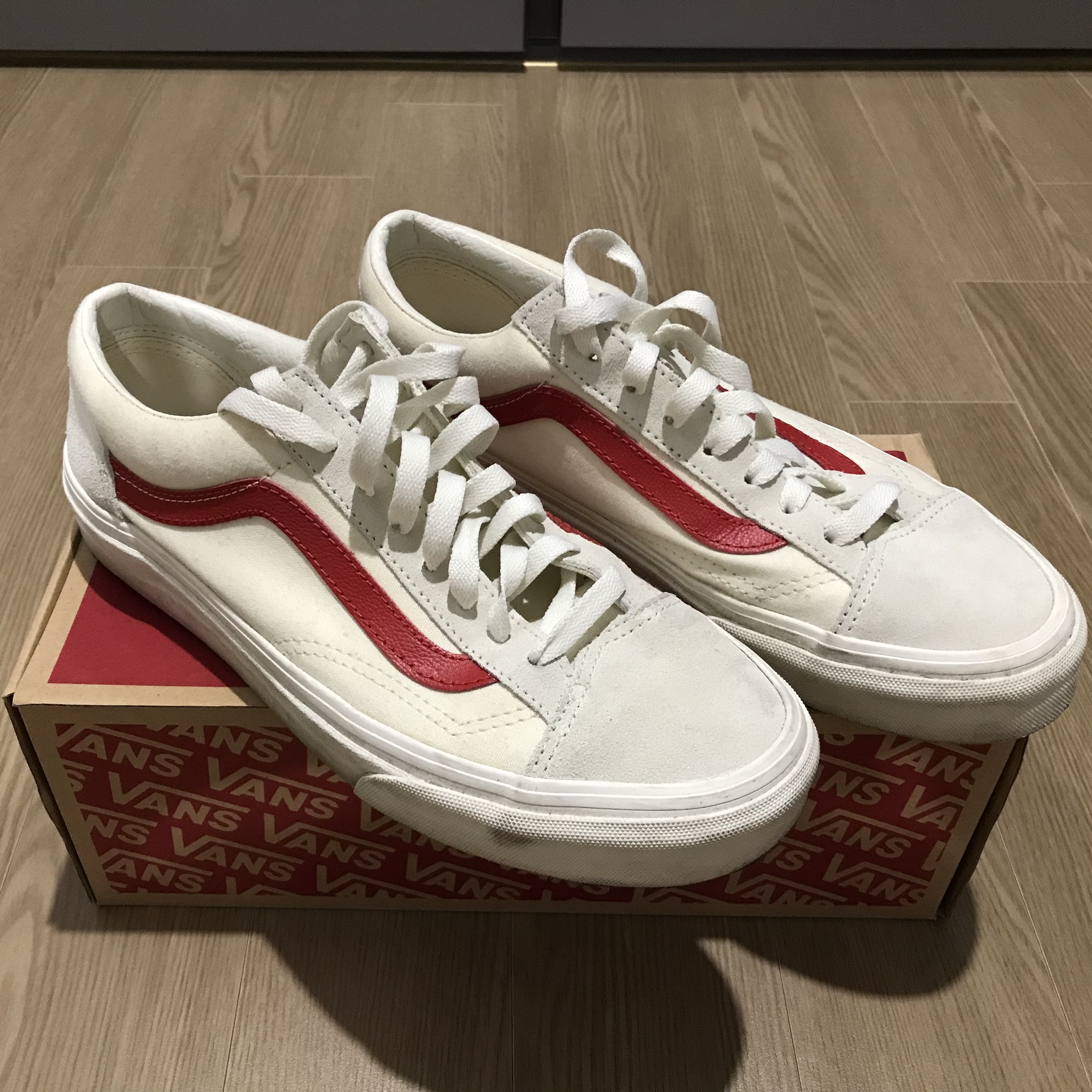 Vans Style 36 Marshmallow Racing Red 착용 스타일