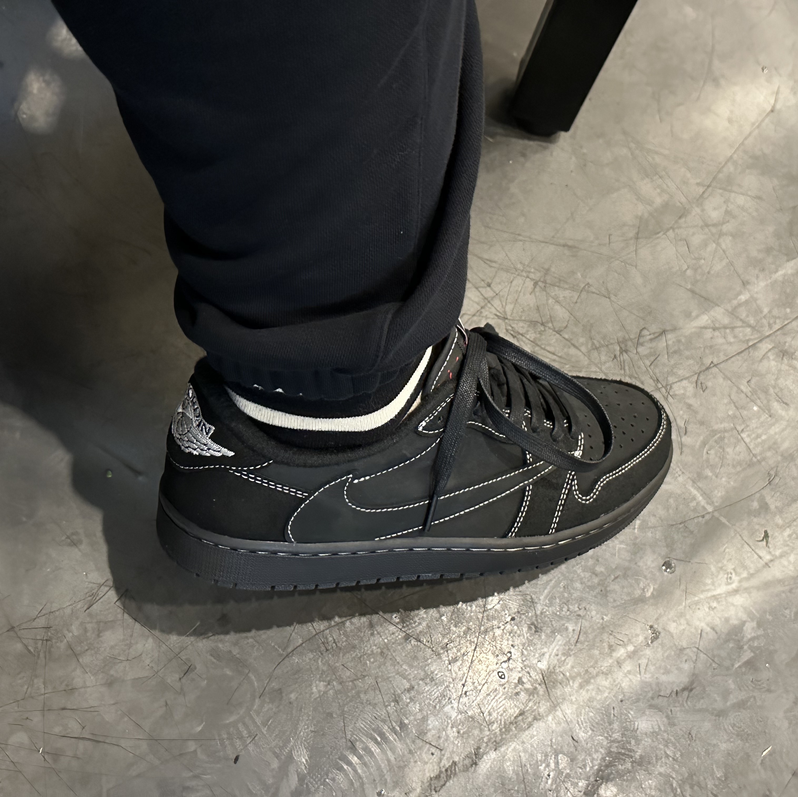 Jordan 1 x Travis Scott Retro Low OG SP Black Phantom 착용 스타일