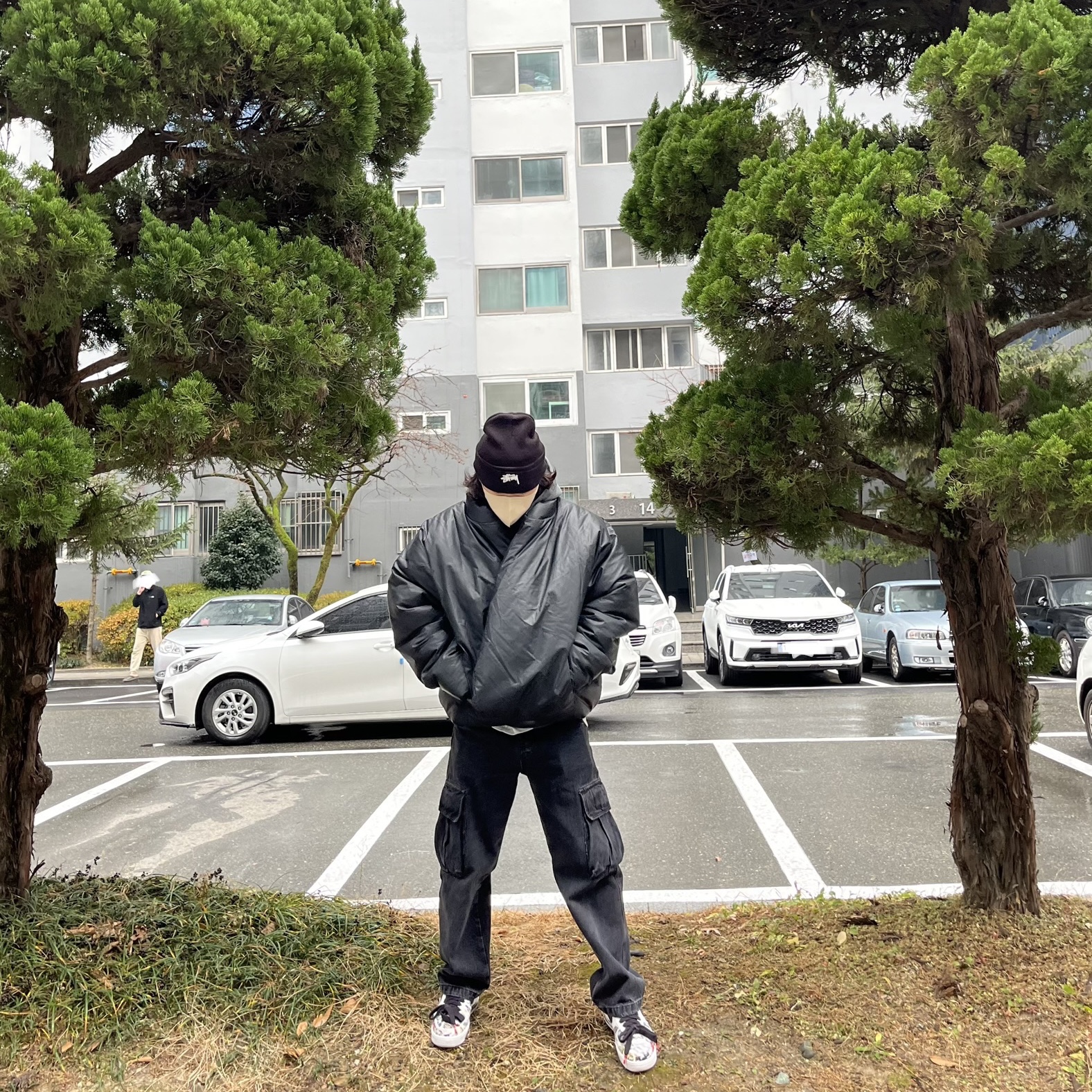 Yeezy Gap Round Jacket Black, Nike x Peaceminusone Air Force 1 Low Para-Noise 2.0 착용 스타일