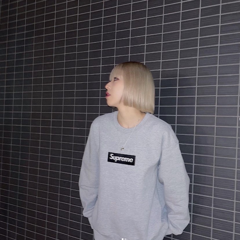 Supreme Box Logo Crewneck Heather Grey - 22FW 착용 스타일 - 4