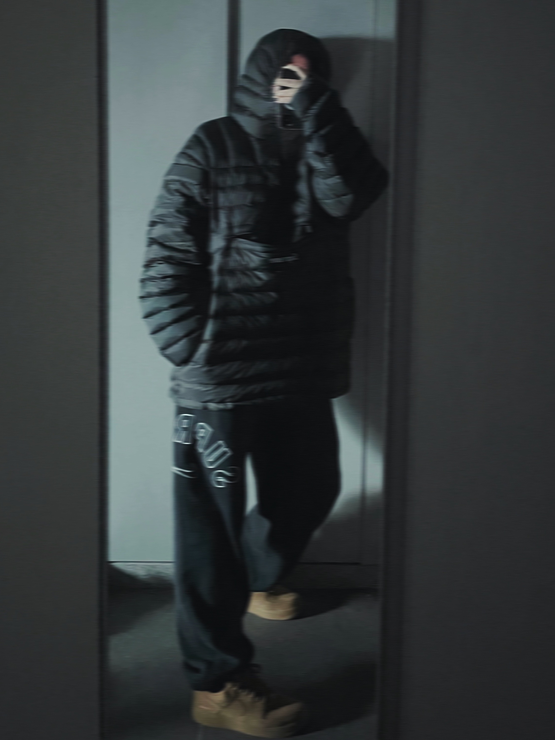 Nike x Supreme Air Force 1 Low Flax, Supreme Micro Down Half Zip Hooded Pullover Black - 22FW 착용 스타일
