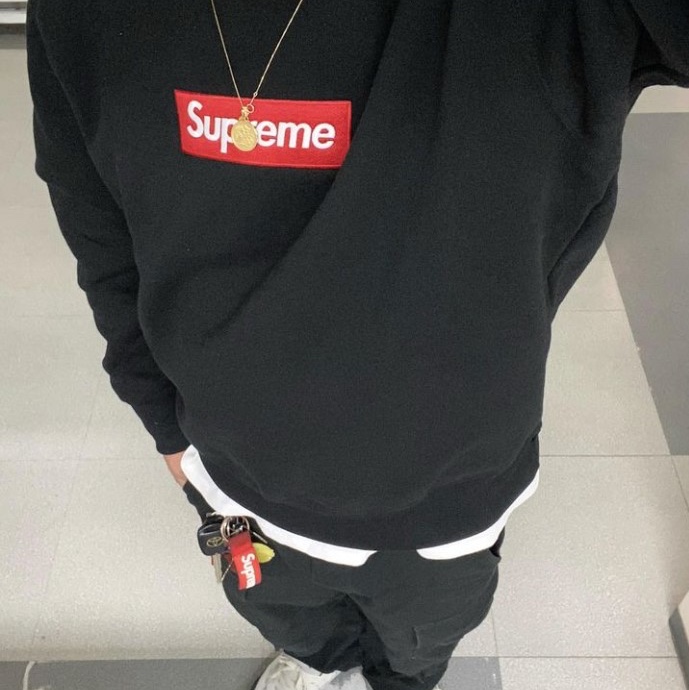Supreme Box Logo Crewneck Black - 22FW 착용 스타일 - 2