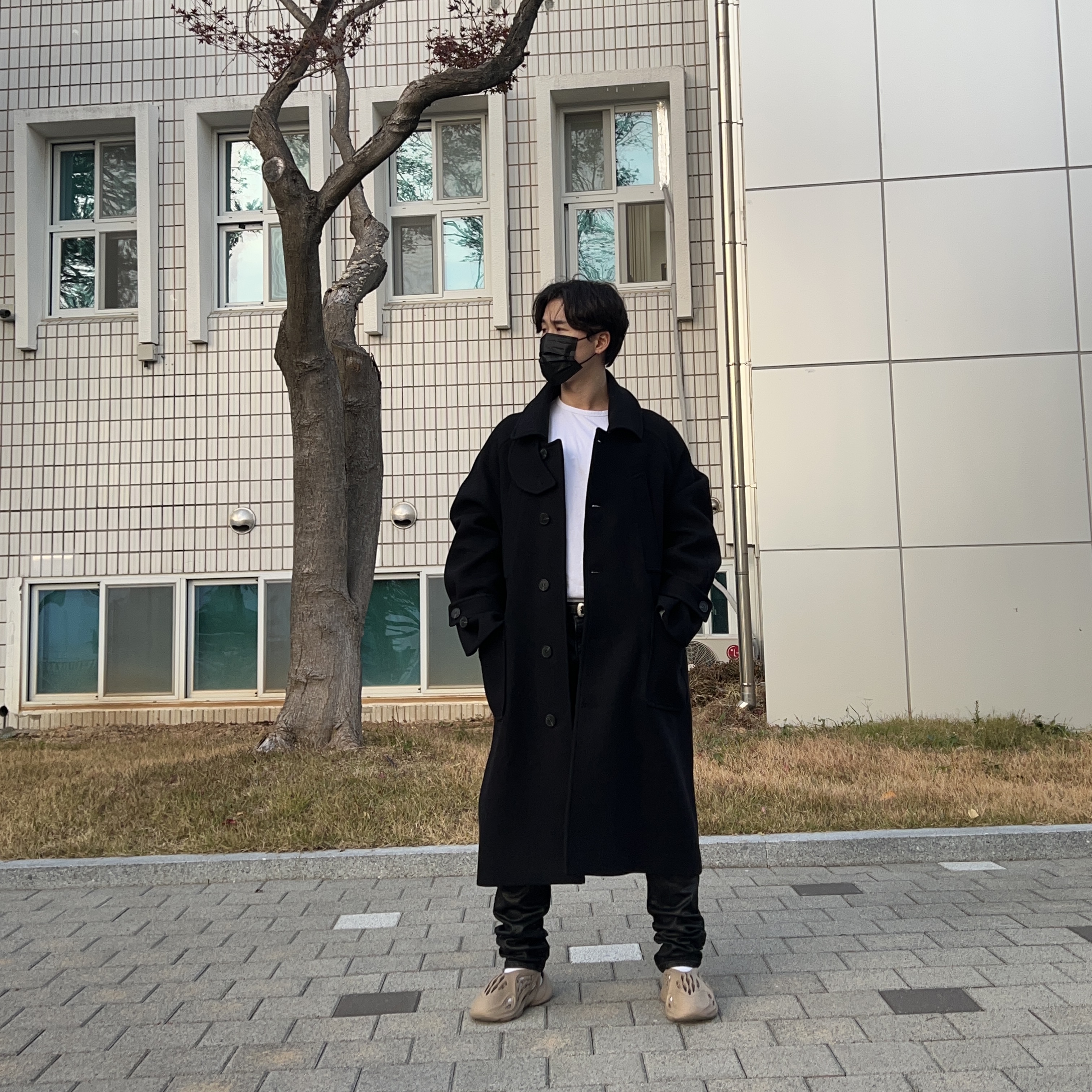 Undermycar Black Mamba Slim Fit Red Stitch Wax Coating Jeans Rumba Red - 22FW, Undermycar Legion.02 Balmacaan Oversized Wool Coat Black 착용 스타일